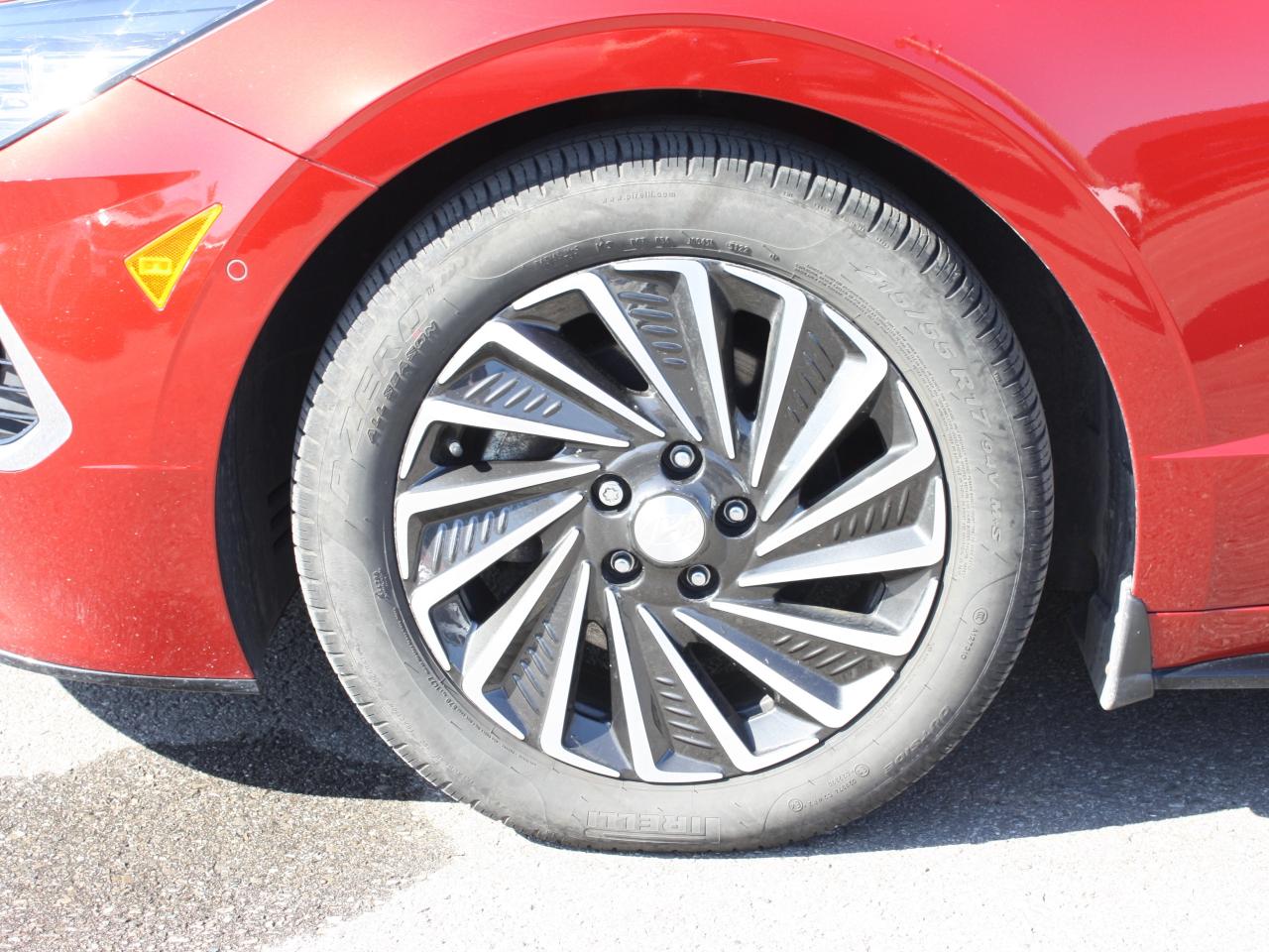 2023 Hyundai Sonata Hybrid Ultimate / Leather / Heated Seats / Sunroof / Nav Photo