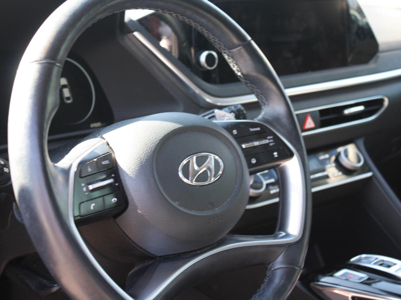 2023 Hyundai Sonata Hybrid Ultimate / Leather / Heated Seats / Sunroof / Nav Photo