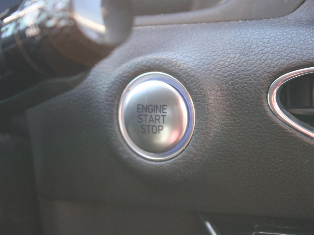 2023 Hyundai Sonata Hybrid Ultimate / Leather / Heated Seats / Sunroof / Nav Photo