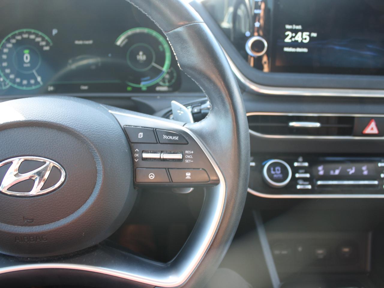 2023 Hyundai Sonata Hybrid Ultimate / Leather / Heated Seats / Sunroof / Nav Photo