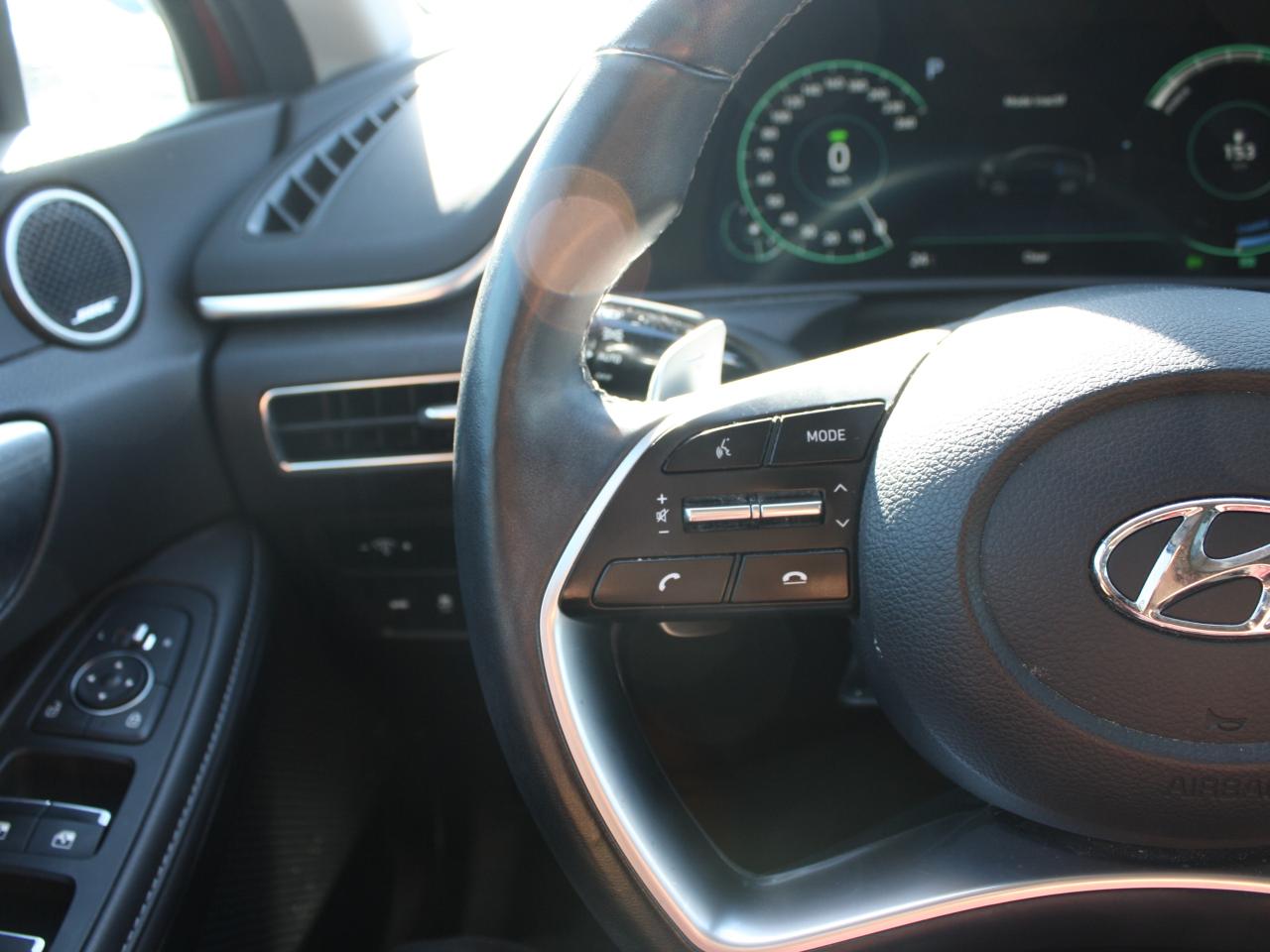 2023 Hyundai Sonata Hybrid Ultimate / Leather / Heated Seats / Sunroof / Nav Photo