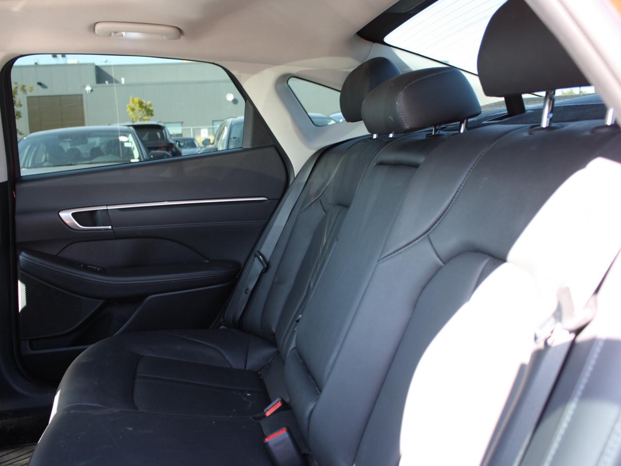 2023 Hyundai Sonata Hybrid Ultimate / Leather / Heated Seats / Sunroof / Nav Photo