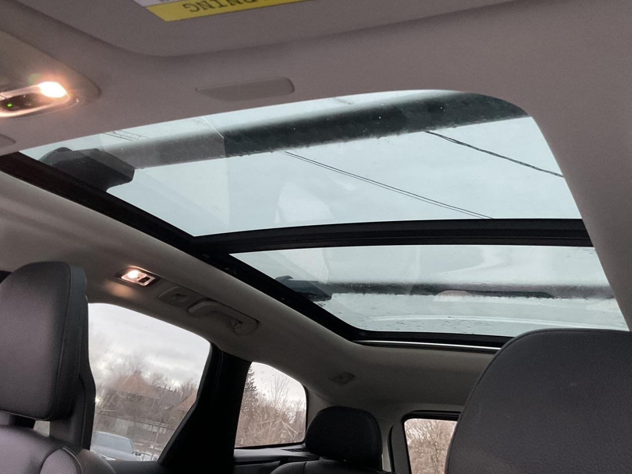 2018 Volvo XC60 T6 Momentum AWD - LTHR! NAV! 360 CAM! BSM! PANO RO Photo