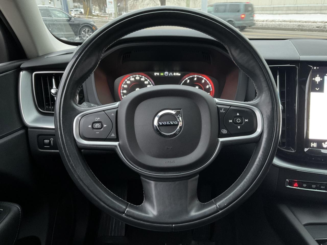 2018 Volvo XC60 T6 Momentum AWD - LTHR! NAV! 360 CAM! BSM! PANO RO Photo