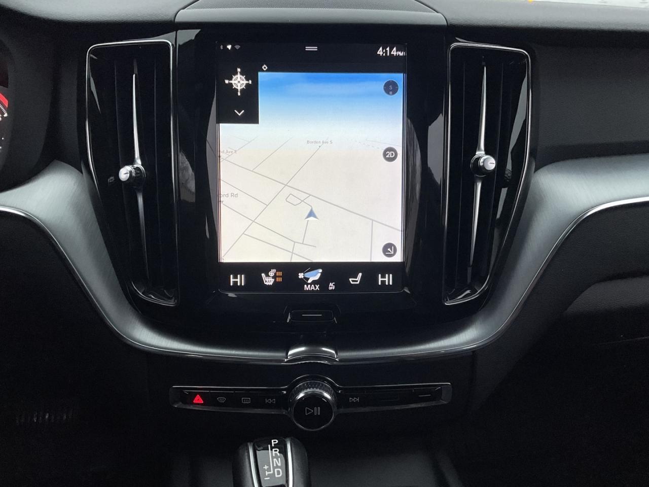 2018 Volvo XC60 T6 Momentum AWD - LTHR! NAV! 360 CAM! BSM! PANO RO Photo