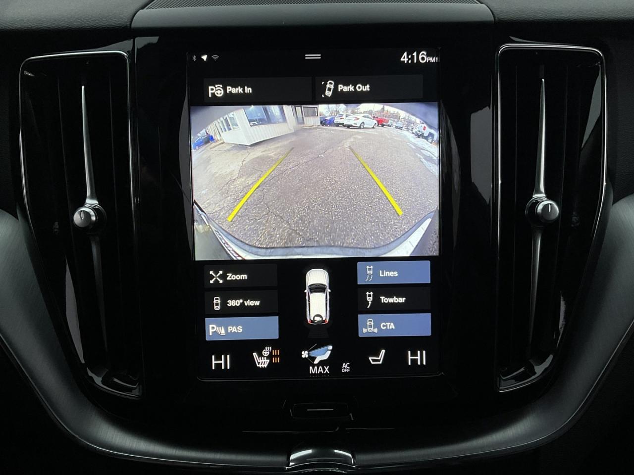 2018 Volvo XC60 T6 Momentum AWD - LTHR! NAV! 360 CAM! BSM! PANO RO Photo