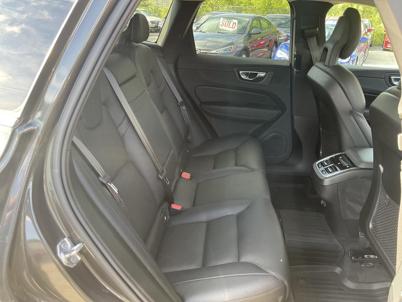 2018 Volvo XC60 T6 Momentum AWD - LTHR! NAV! 360 CAM! BSM! PANO RO Photo