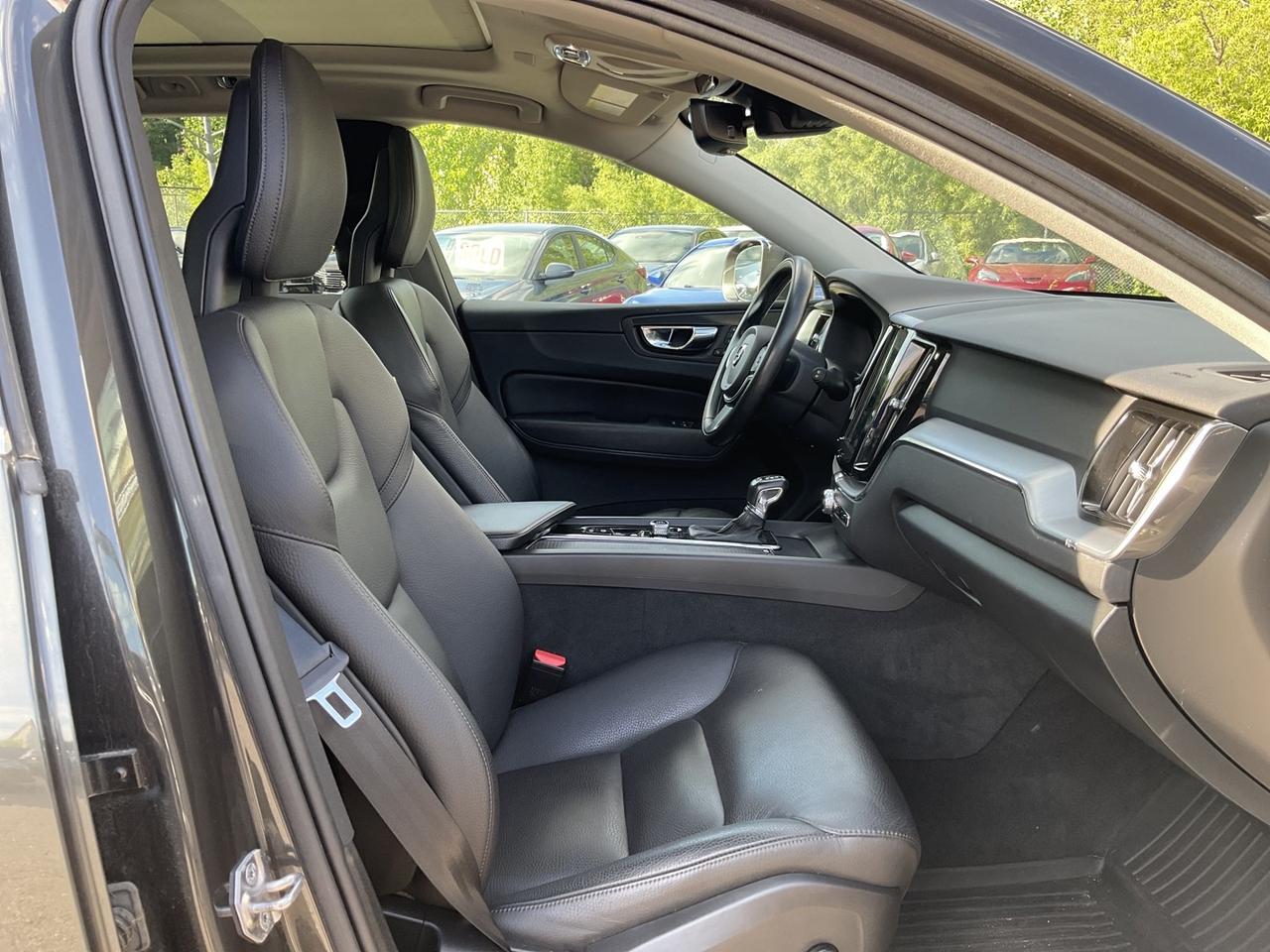 2018 Volvo XC60 T6 Momentum AWD - LTHR! NAV! 360 CAM! BSM! PANO RO Photo