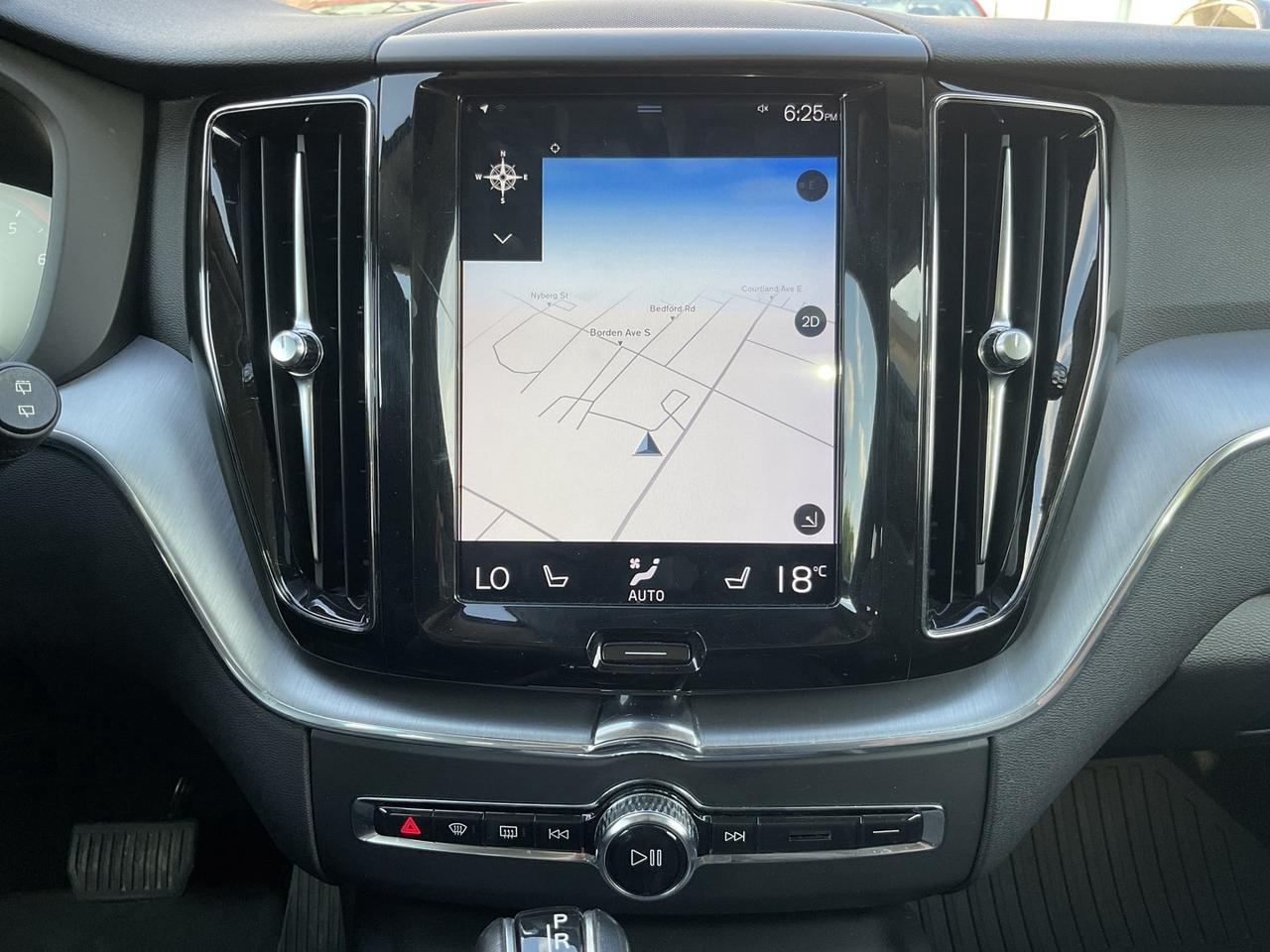 2018 Volvo XC60 T6 Momentum AWD - LTHR! NAV! 360 CAM! BSM! PANO RO Photo