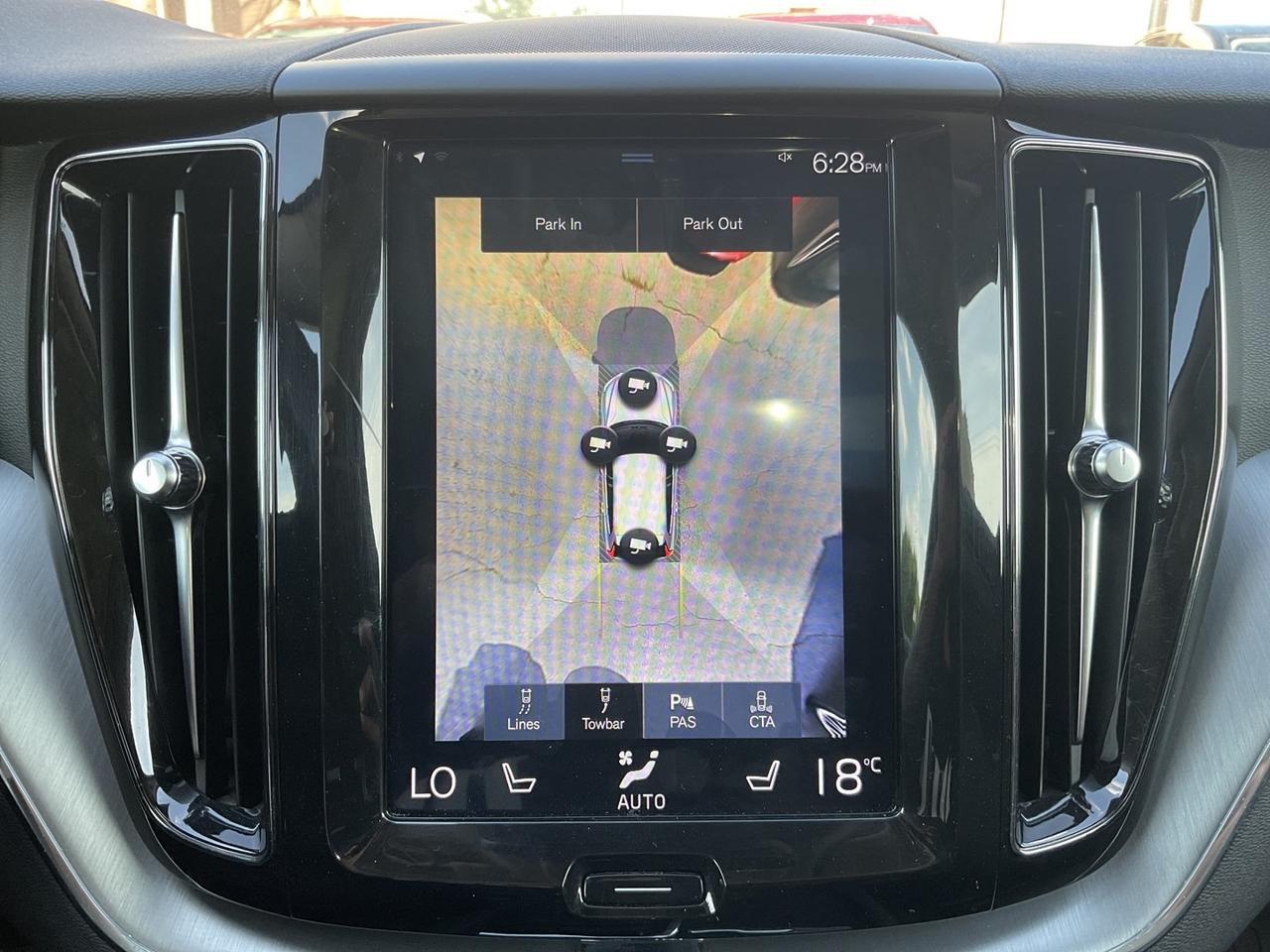 2018 Volvo XC60 T6 Momentum AWD - LTHR! NAV! 360 CAM! BSM! PANO RO Photo