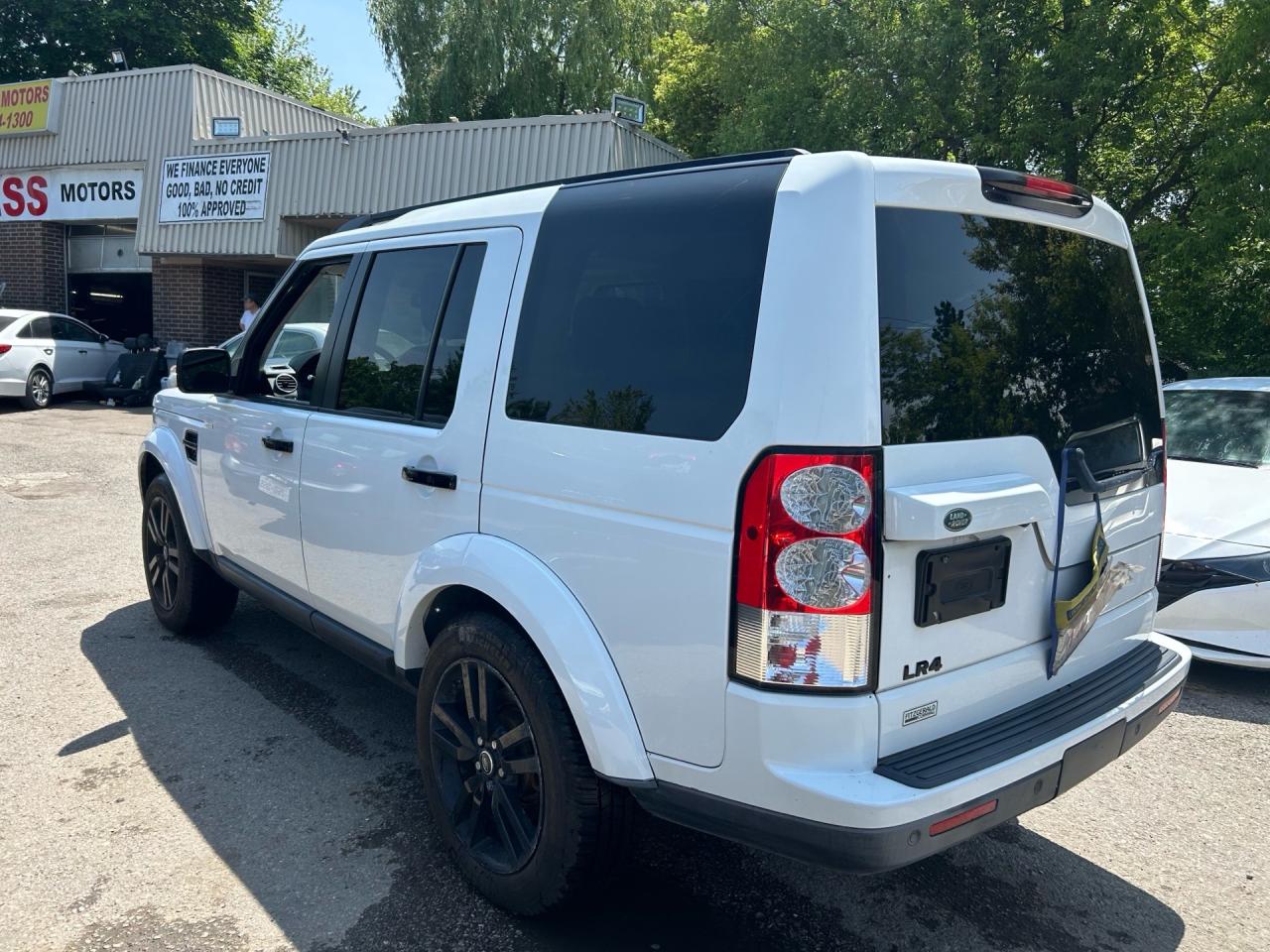 2013 Land Rover LR4 4WD 4dr V8 LUX Photo