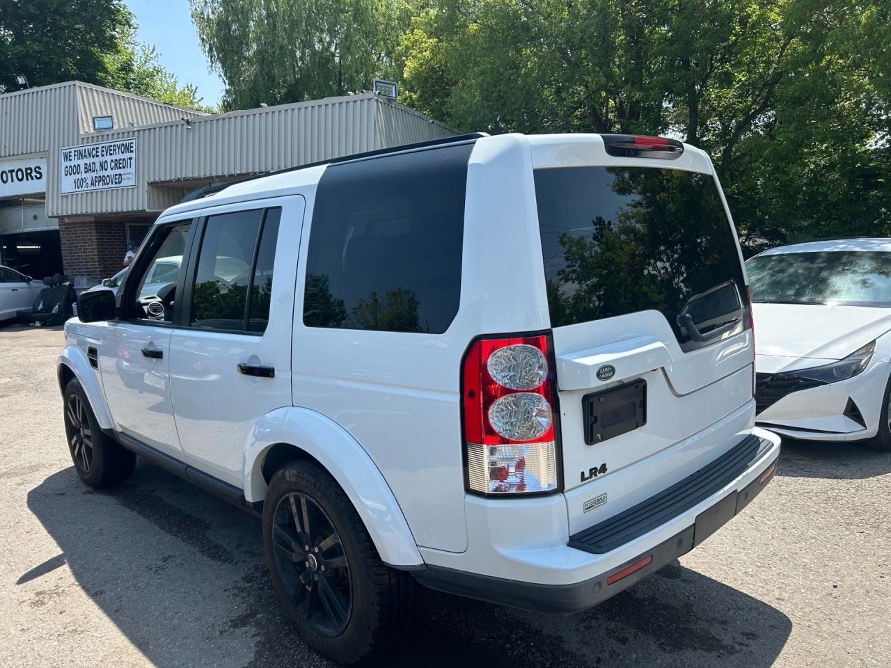 2013 Land Rover LR4 4WD 4dr V8 LUX Photo