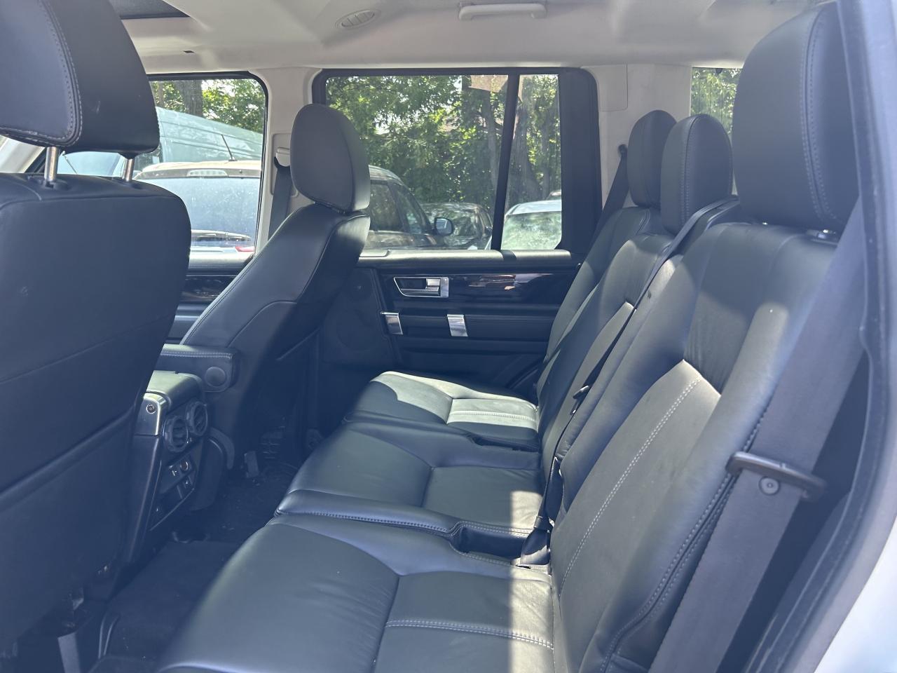 2013 Land Rover LR4 4WD 4dr V8 LUX Photo