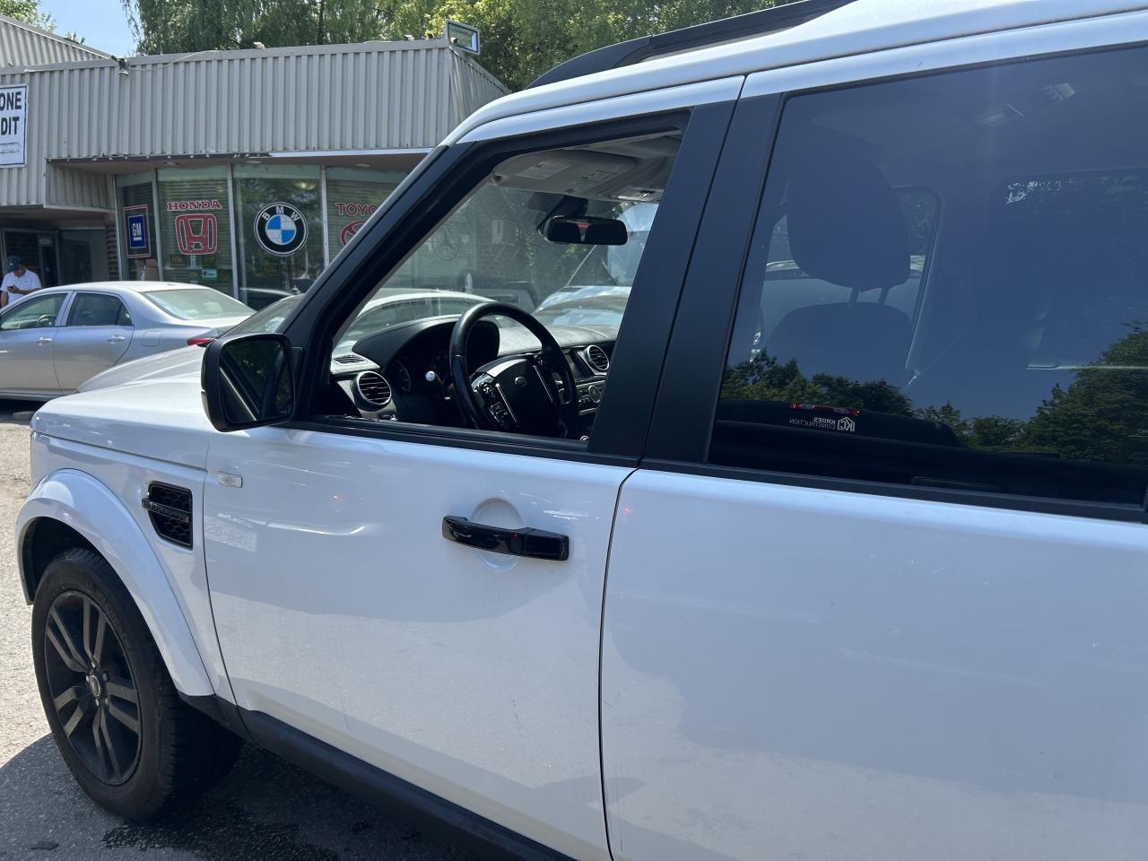 2013 Land Rover LR4 4WD 4dr V8 LUX Photo