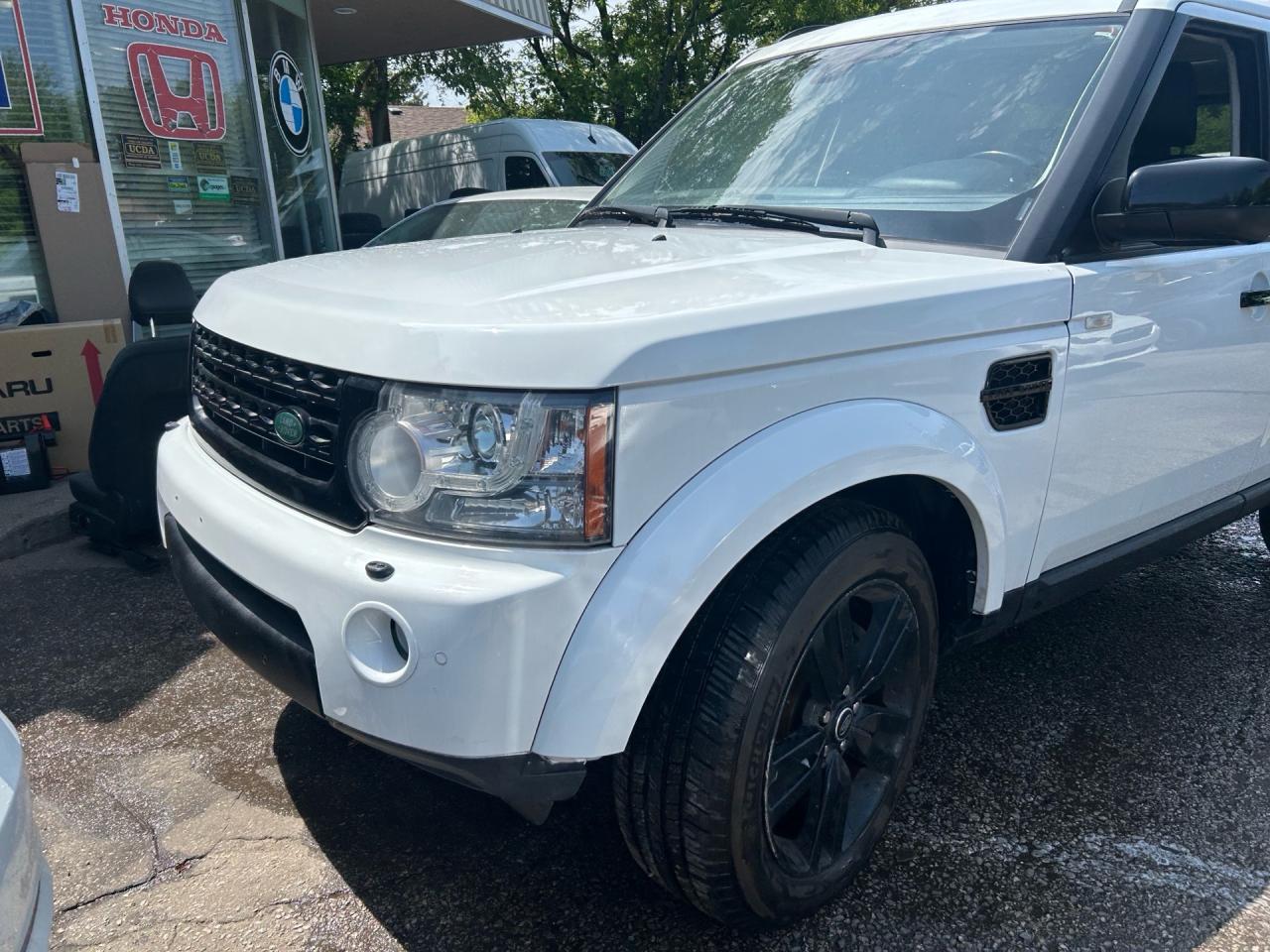 2013 Land Rover LR4 4WD 4dr V8 LUX Photo