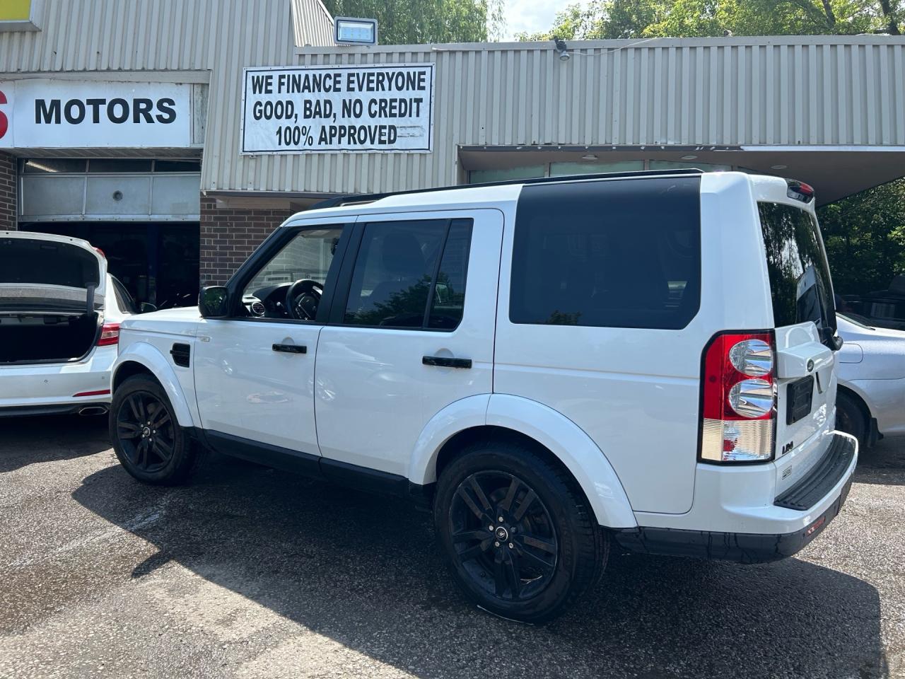 2013 Land Rover LR4 4WD 4dr V8 LUX Photo