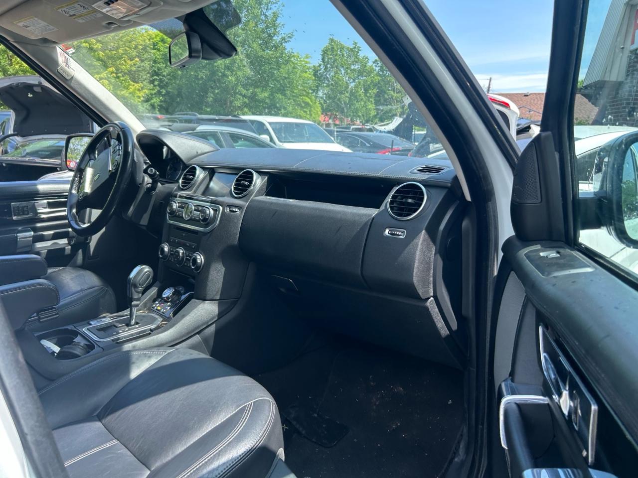 2013 Land Rover LR4 4WD 4dr V8 LUX Photo