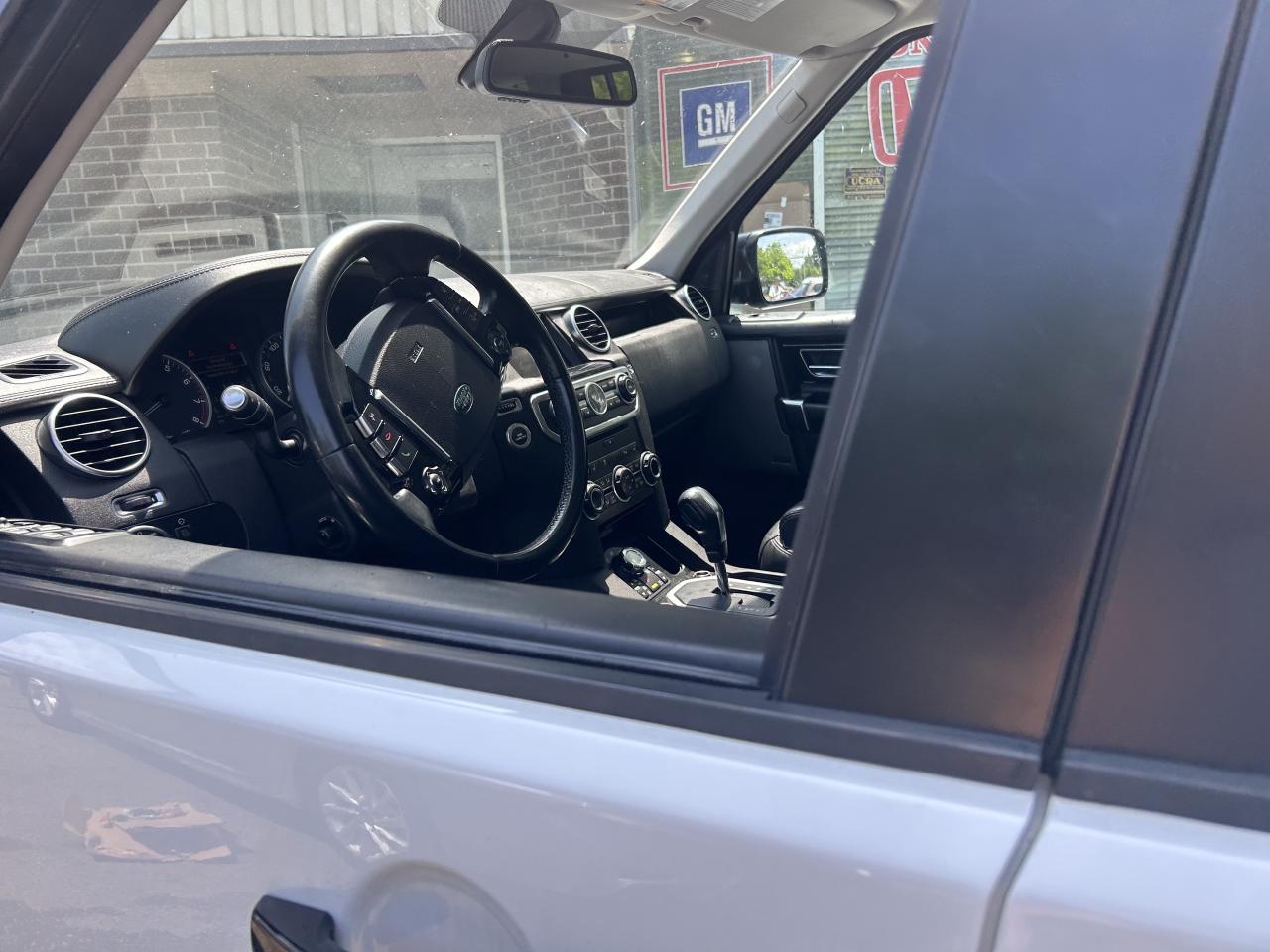 2013 Land Rover LR4 4WD 4dr V8 LUX Photo