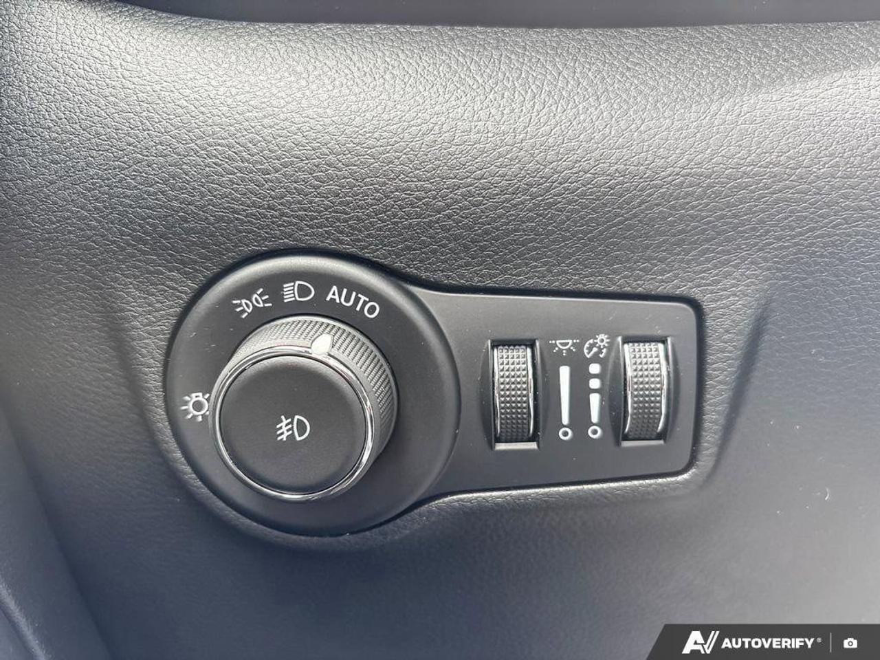 2024 Jeep Compass Trailhawk   Leather Seats   Remote Start   Apple C Photo