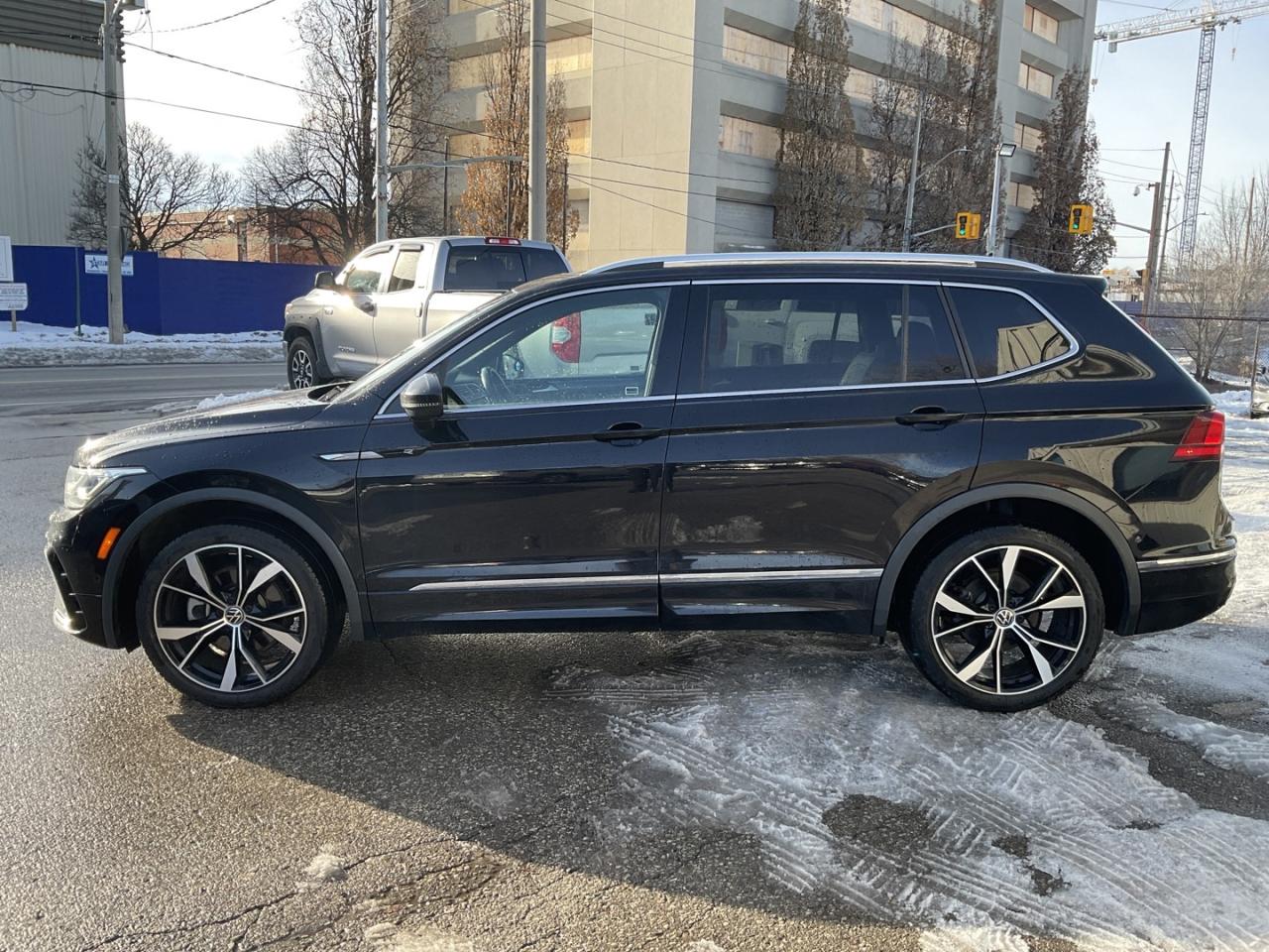 2022 Volkswagen Tiguan HIGHLINE R-Line 4MOTION - 7 PASS! NAV! BACK-UP CAM Photo