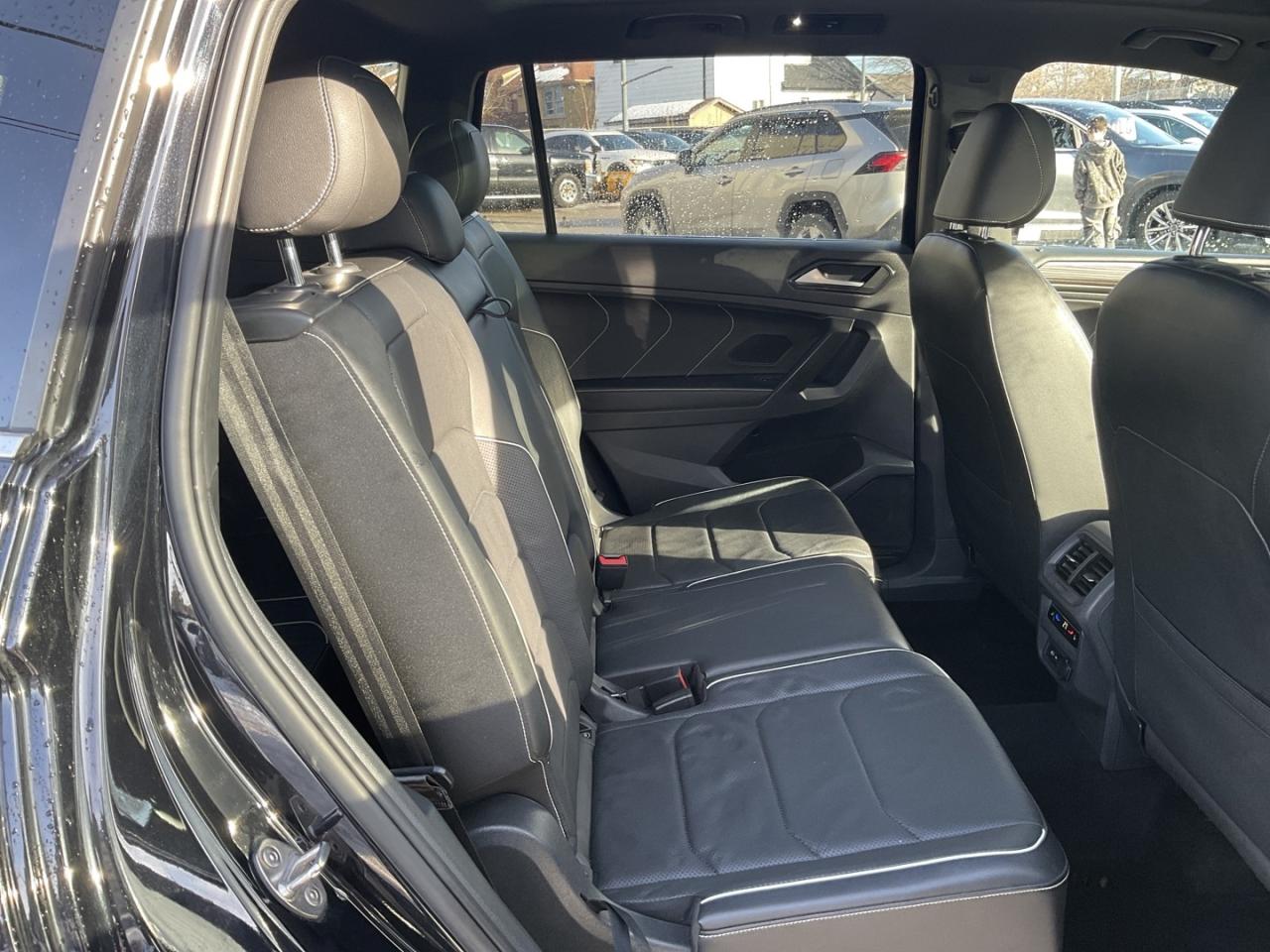 2022 Volkswagen Tiguan HIGHLINE R-Line 4MOTION - 7 PASS! NAV! BACK-UP CAM Photo