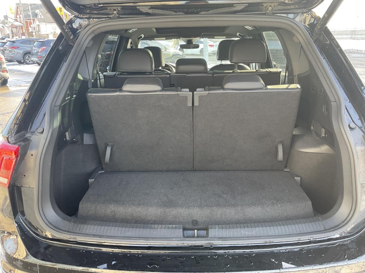 2022 Volkswagen Tiguan HIGHLINE R-Line 4MOTION - 7 PASS! NAV! BACK-UP CAM Photo