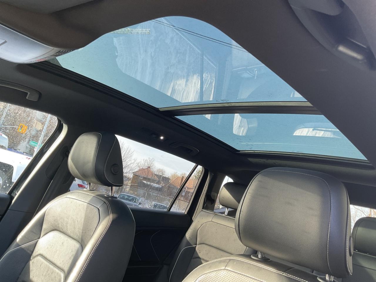 2022 Volkswagen Tiguan HIGHLINE R-Line 4MOTION - 7 PASS! NAV! BACK-UP CAM Photo