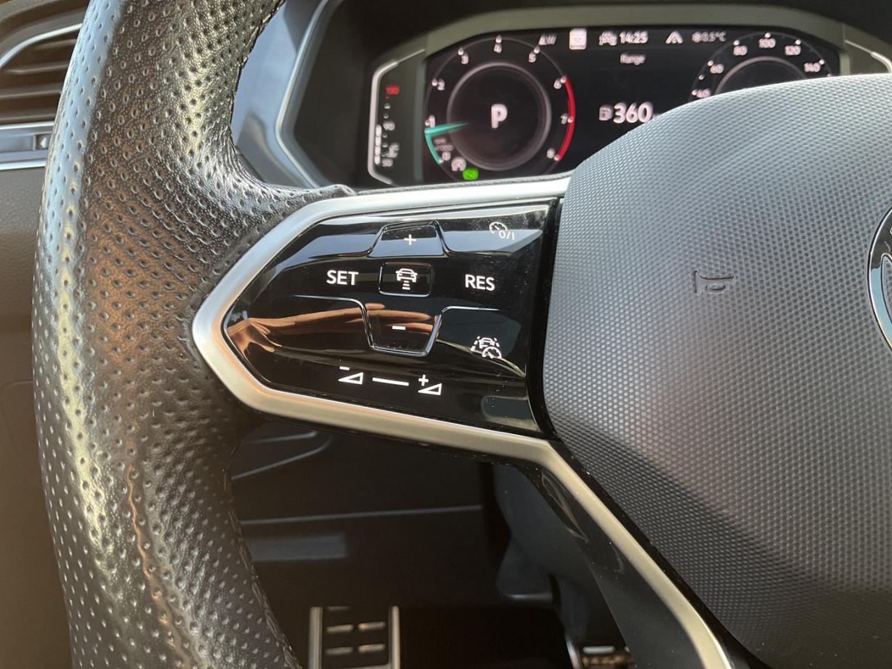 2022 Volkswagen Tiguan HIGHLINE R-Line 4MOTION - 7 PASS! NAV! BACK-UP CAM Photo