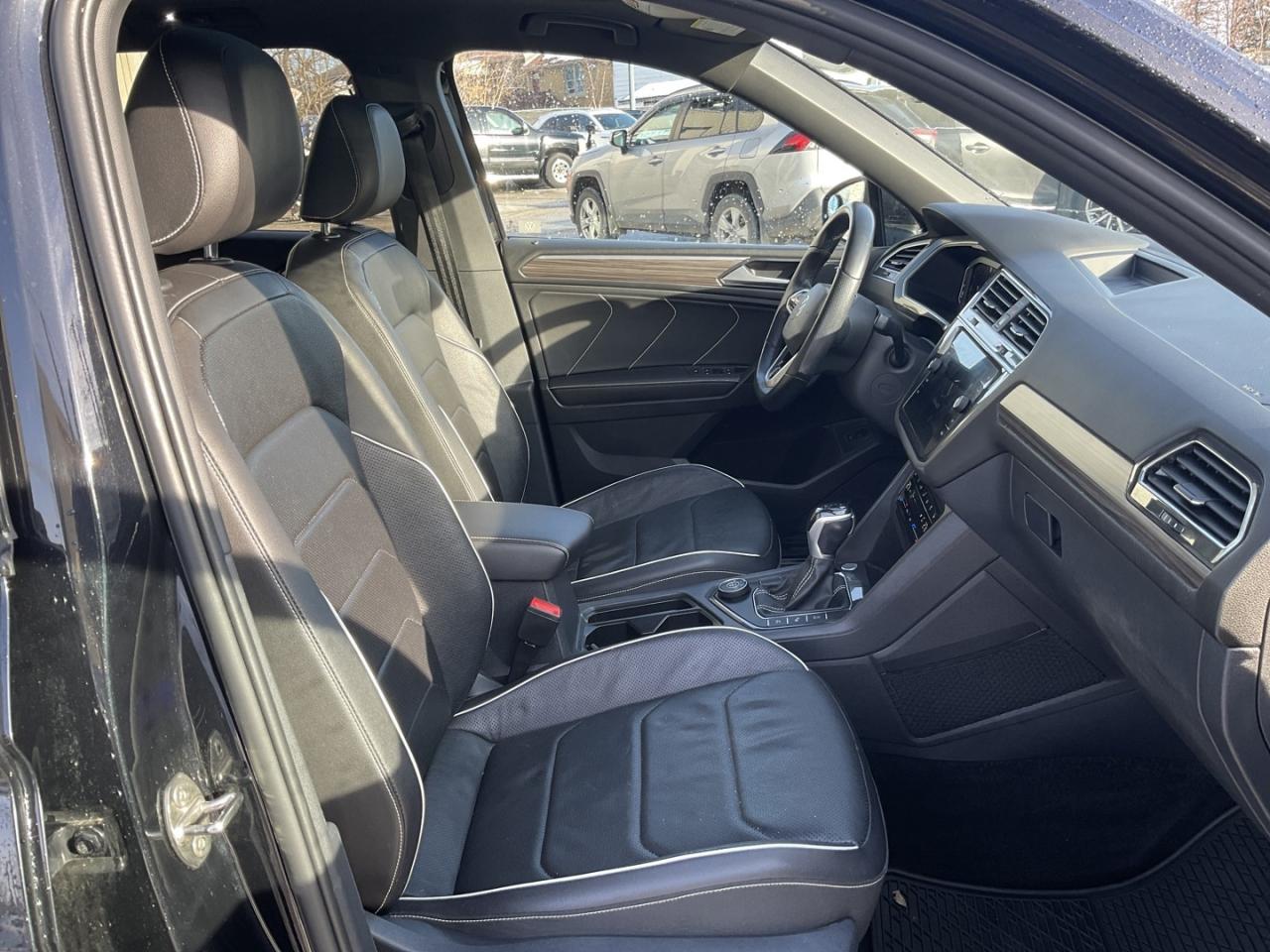 2022 Volkswagen Tiguan HIGHLINE R-Line 4MOTION - 7 PASS! NAV! BACK-UP CAM Photo