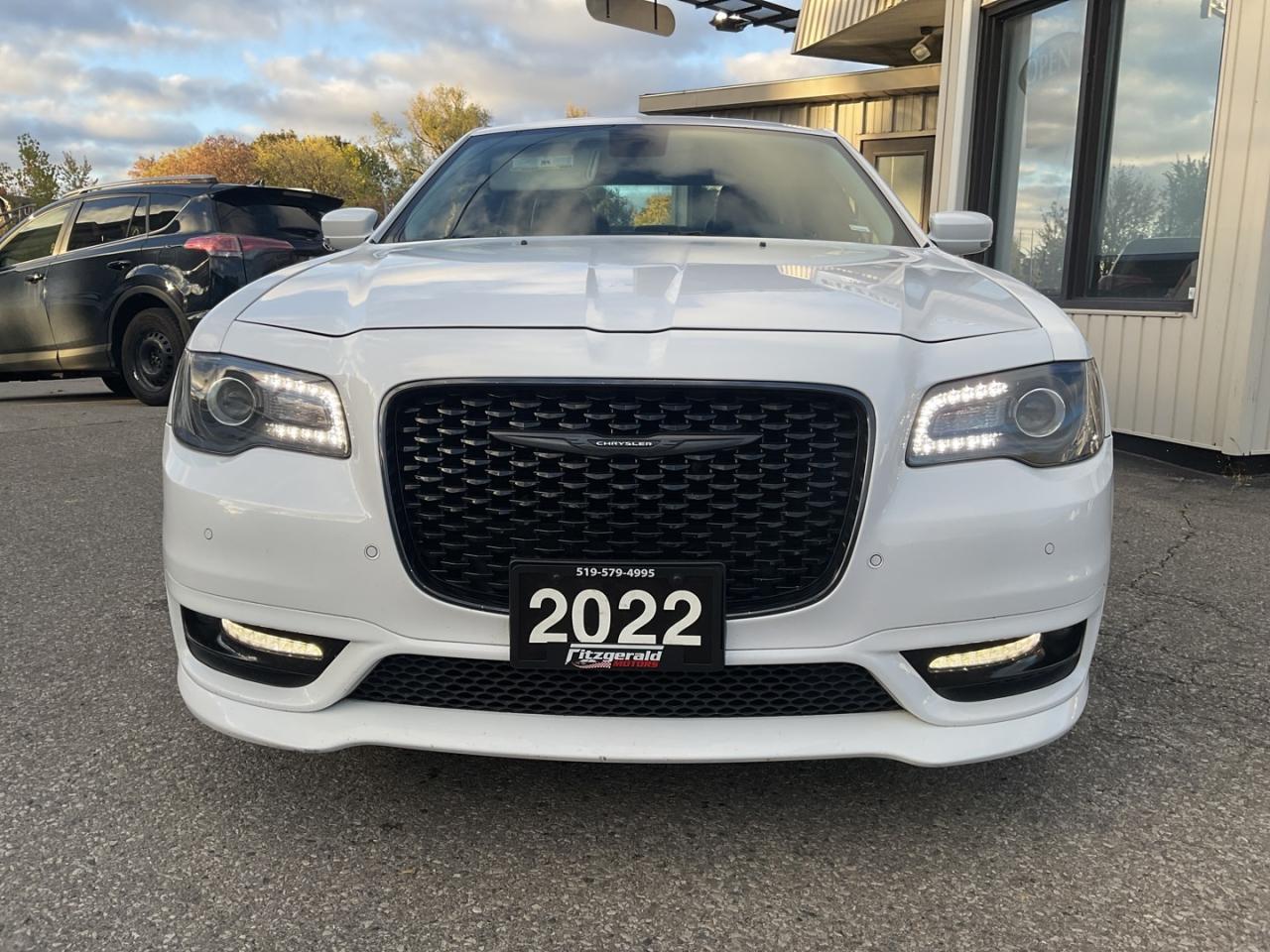 2022 Chrysler 300 Touring L AWD - LTHR! NAV! BACK-UP CAM! BSM! Photo