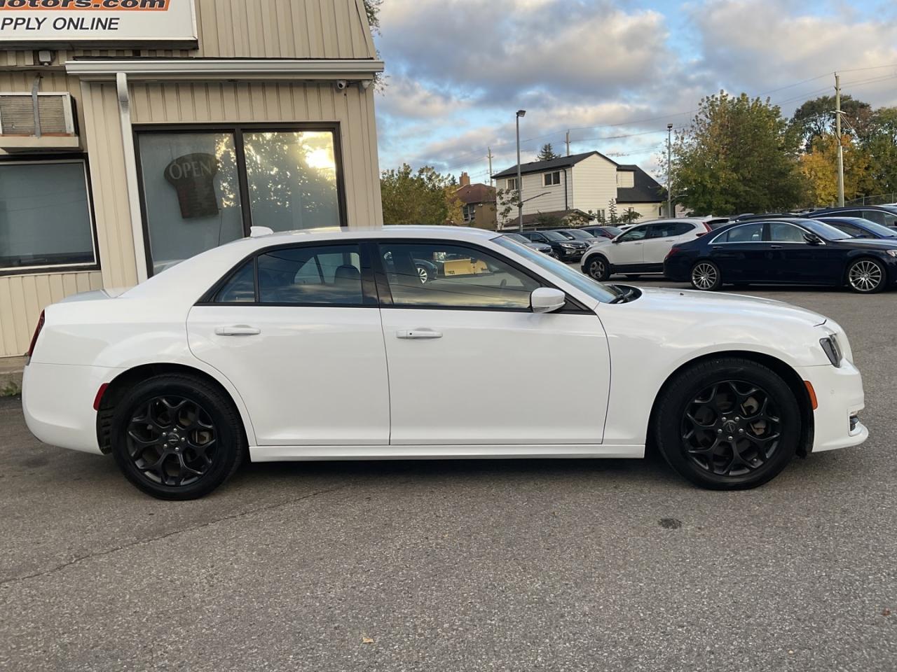 2022 Chrysler 300 Touring L AWD - LTHR! NAV! BACK-UP CAM! BSM! Photo