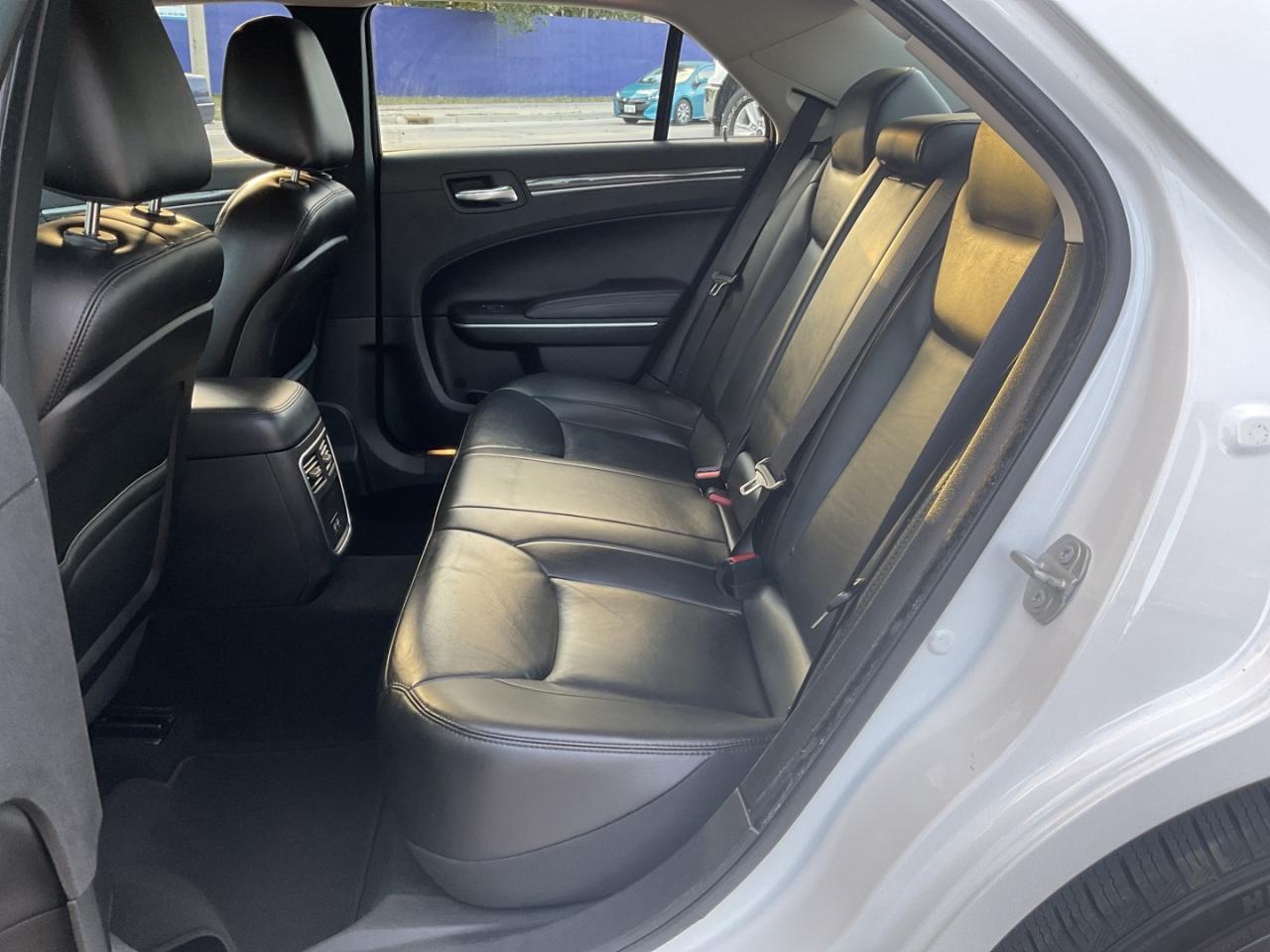 2022 Chrysler 300 Touring L AWD - LTHR! NAV! BACK-UP CAM! BSM! Photo