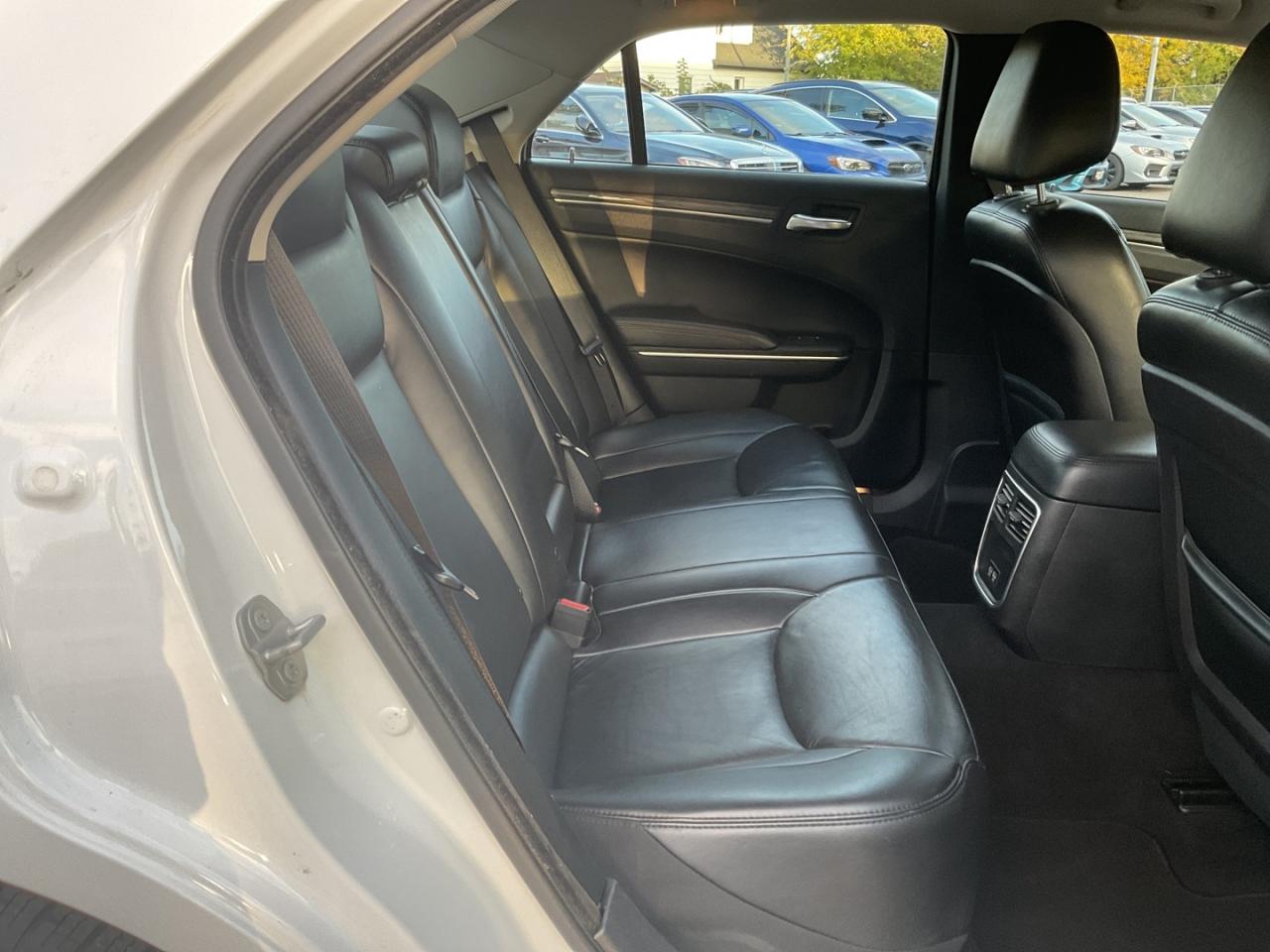 2022 Chrysler 300 Touring L AWD - LTHR! NAV! BACK-UP CAM! BSM! Photo