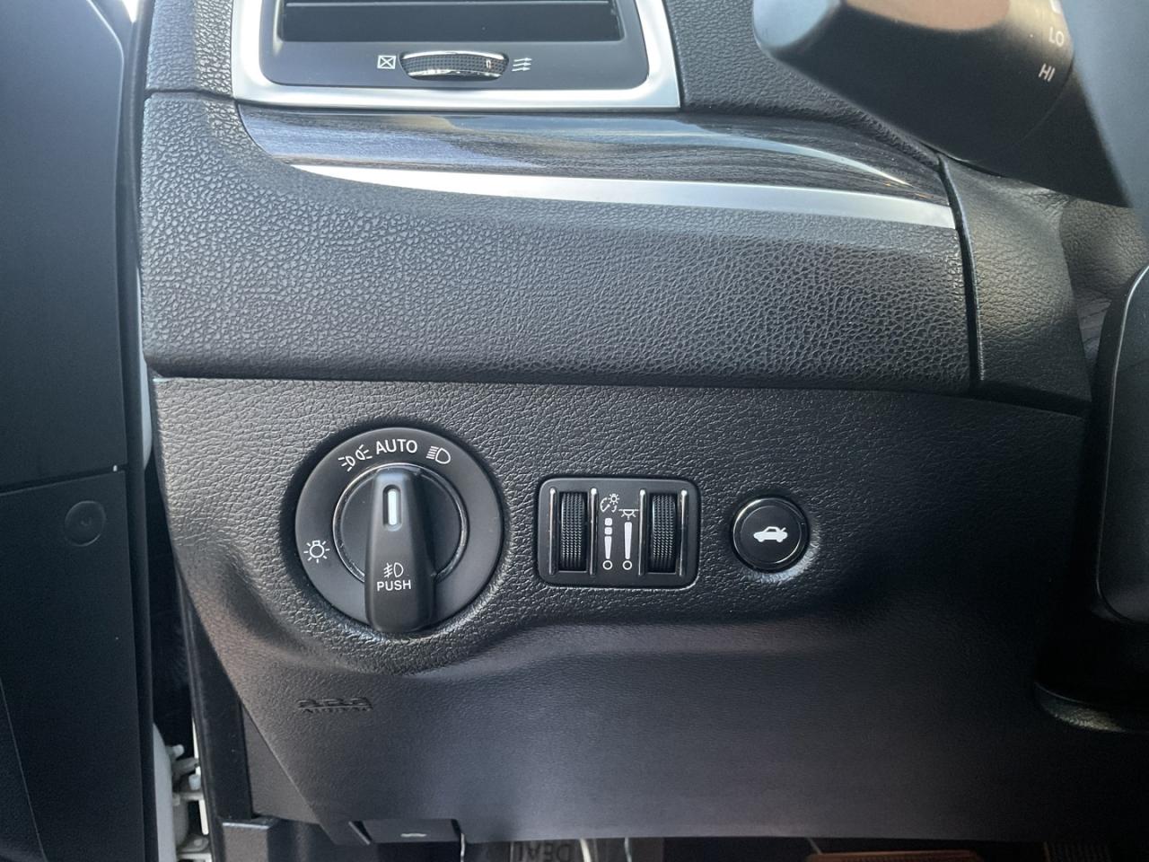 2022 Chrysler 300 Touring L AWD - LTHR! NAV! BACK-UP CAM! BSM! Photo