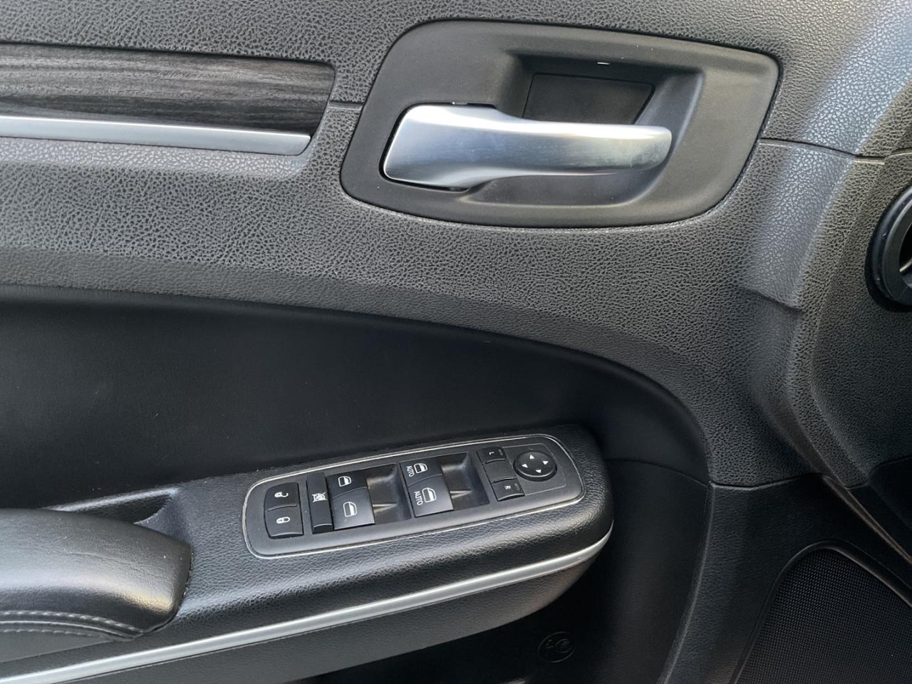 2022 Chrysler 300 Touring L AWD - LTHR! NAV! BACK-UP CAM! BSM! Photo