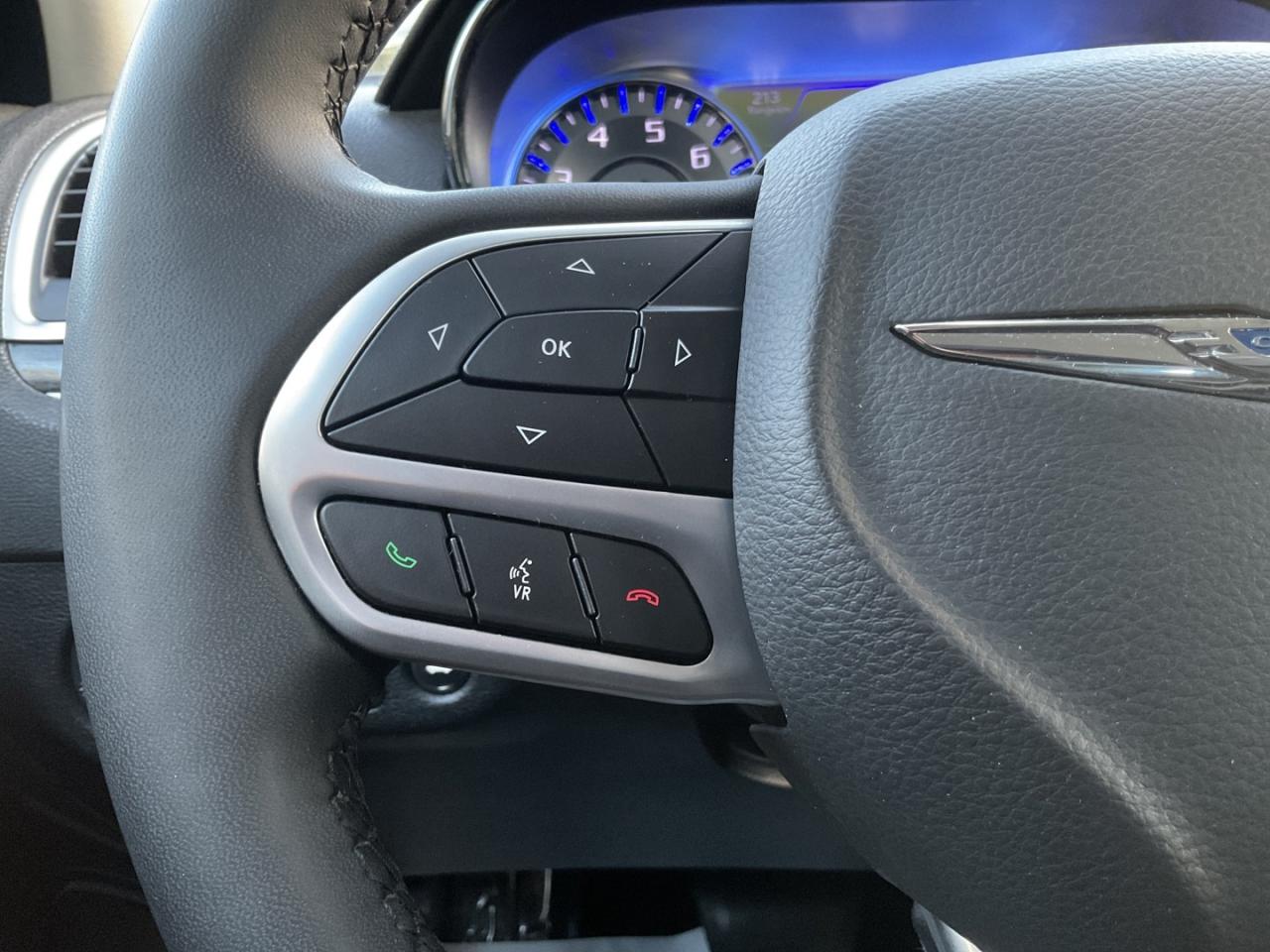 2022 Chrysler 300 Touring L AWD - LTHR! NAV! BACK-UP CAM! BSM! Photo