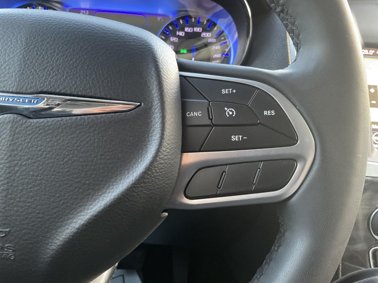 2022 Chrysler 300 Touring L AWD - LTHR! NAV! BACK-UP CAM! BSM! Photo