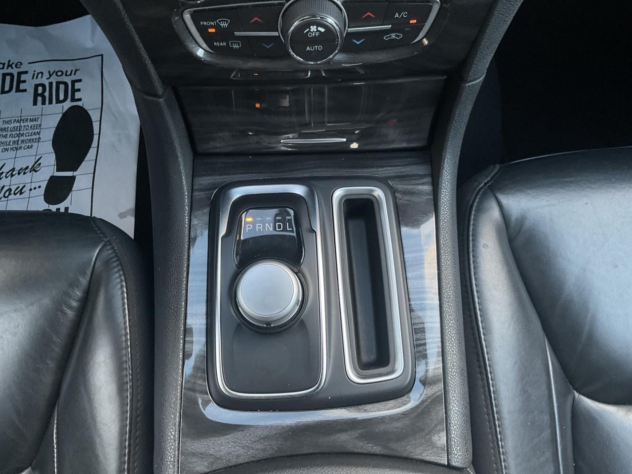 2022 Chrysler 300 Touring L AWD - LTHR! NAV! BACK-UP CAM! BSM! Photo