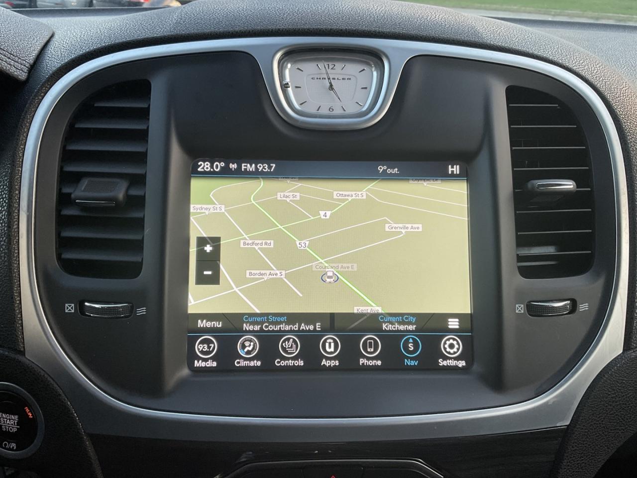 2022 Chrysler 300 Touring L AWD - LTHR! NAV! BACK-UP CAM! BSM! Photo