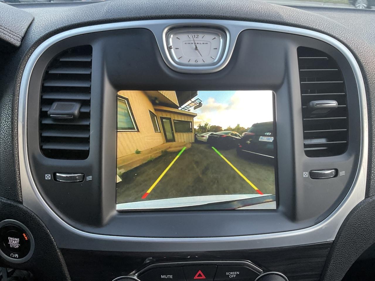 2022 Chrysler 300 Touring L AWD - LTHR! NAV! BACK-UP CAM! BSM! Photo