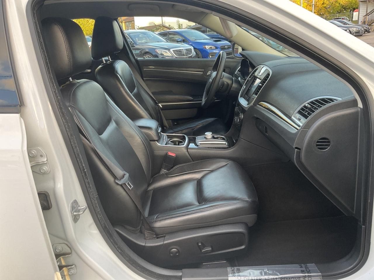 2022 Chrysler 300 Touring L AWD - LTHR! NAV! BACK-UP CAM! BSM! Photo