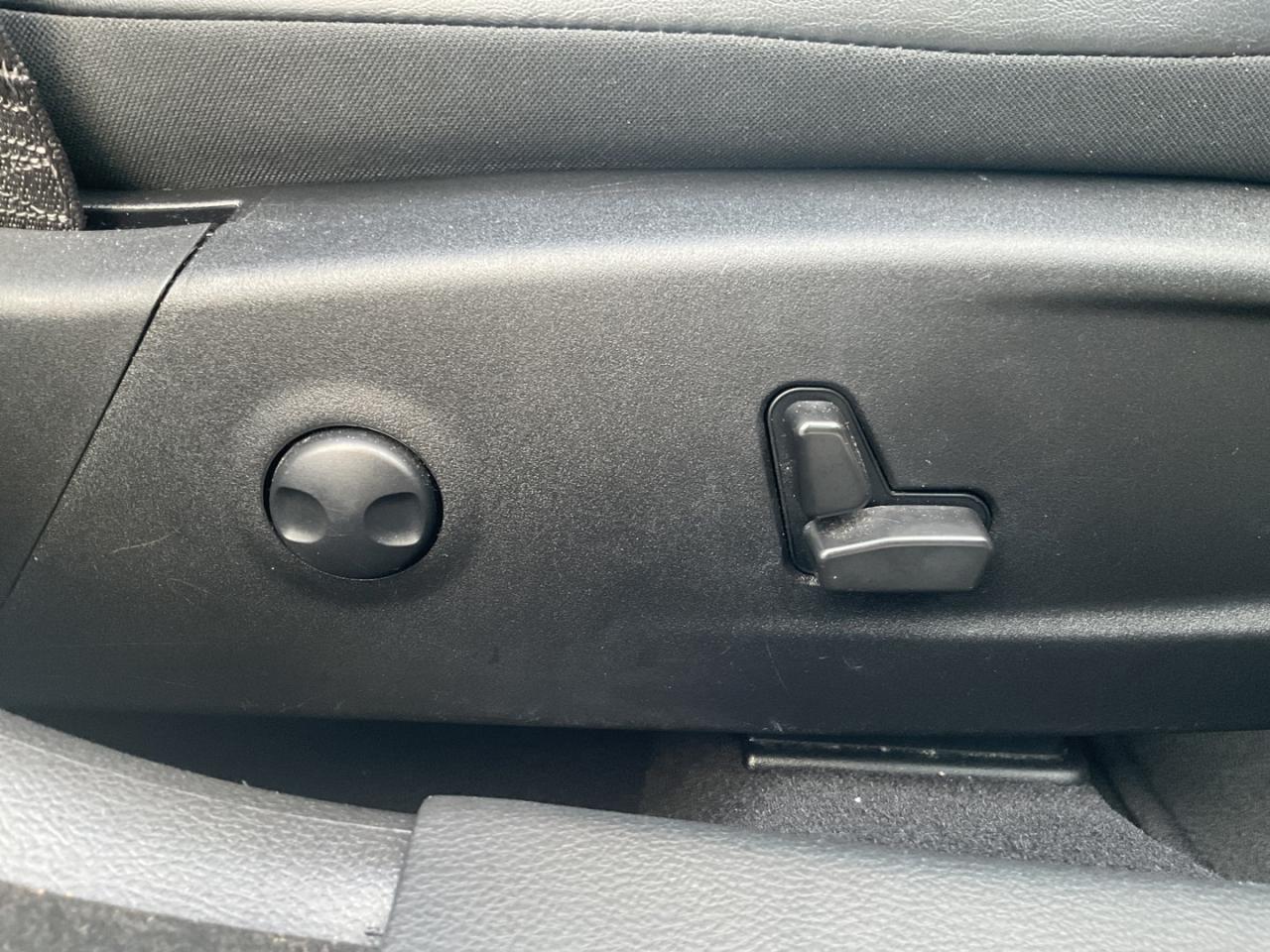 2022 Chrysler 300 Touring L AWD - LTHR! NAV! BACK-UP CAM! BSM! Photo