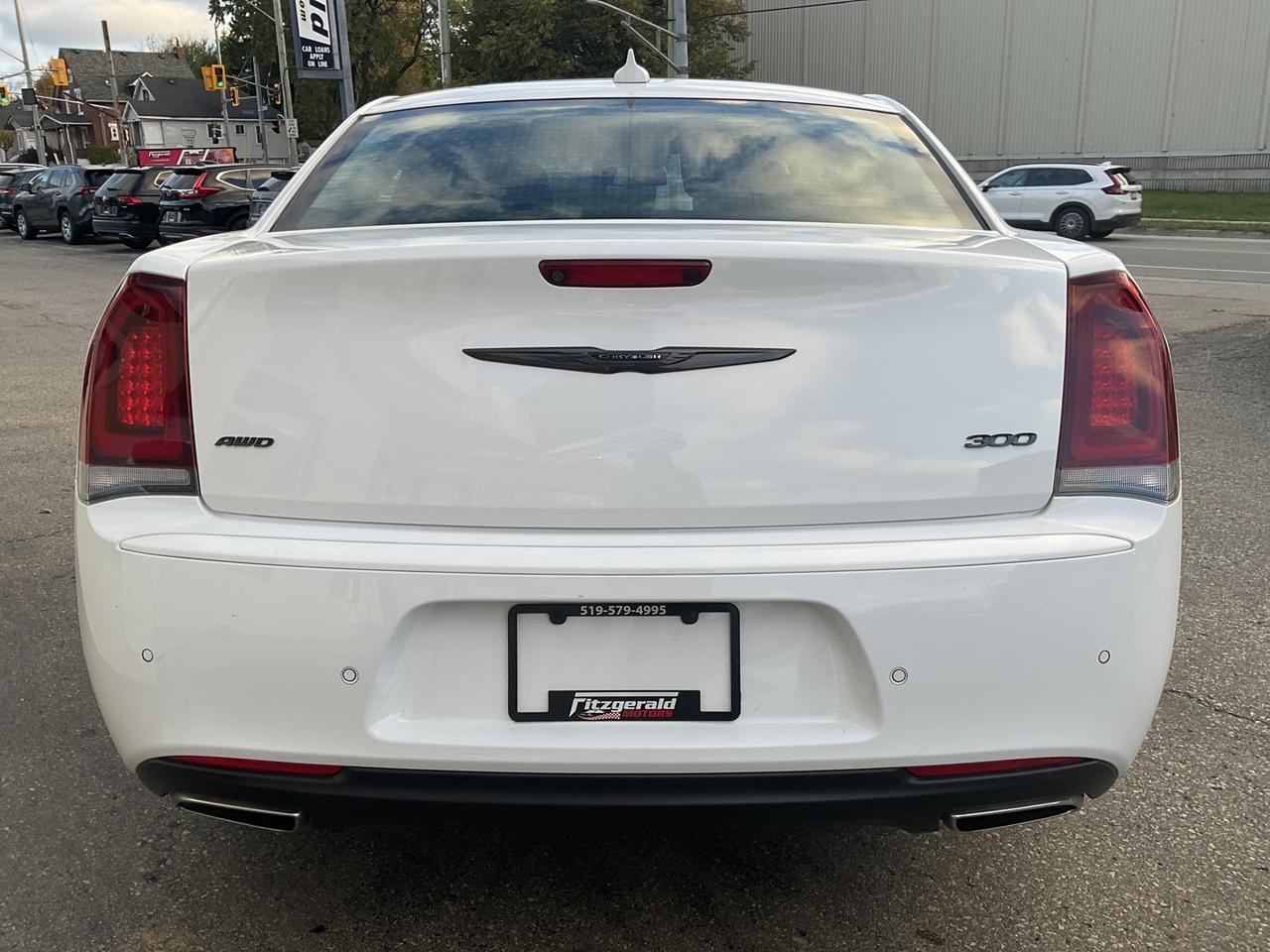 2022 Chrysler 300 Touring L AWD - LTHR! NAV! BACK-UP CAM! BSM! Photo