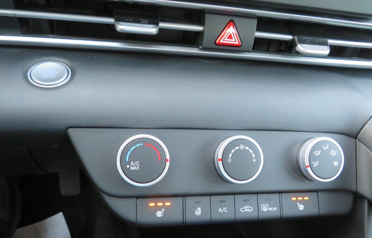 2025 Hyundai Elantra Preferred IVT Photo