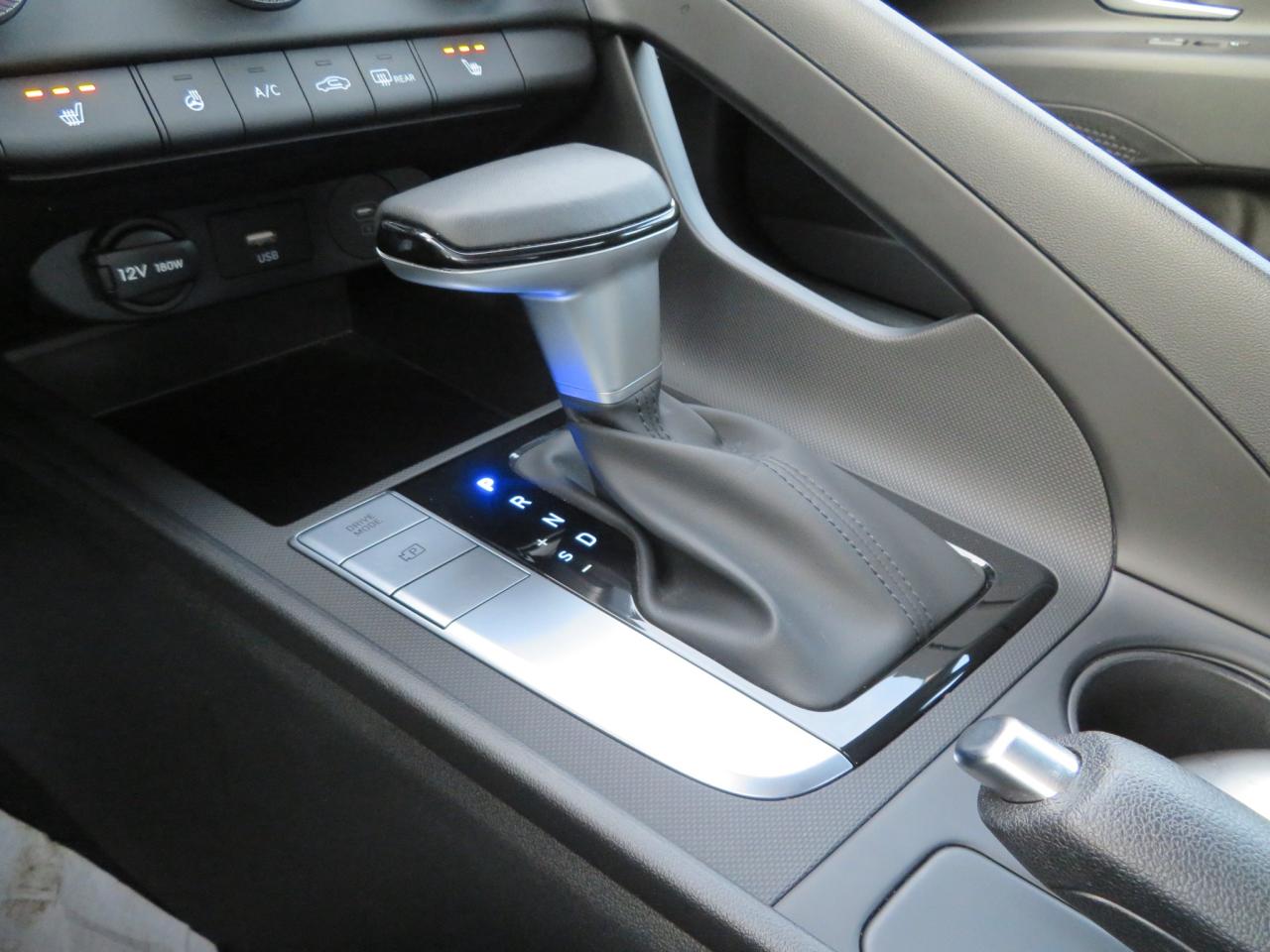 2025 Hyundai Elantra Preferred IVT Photo