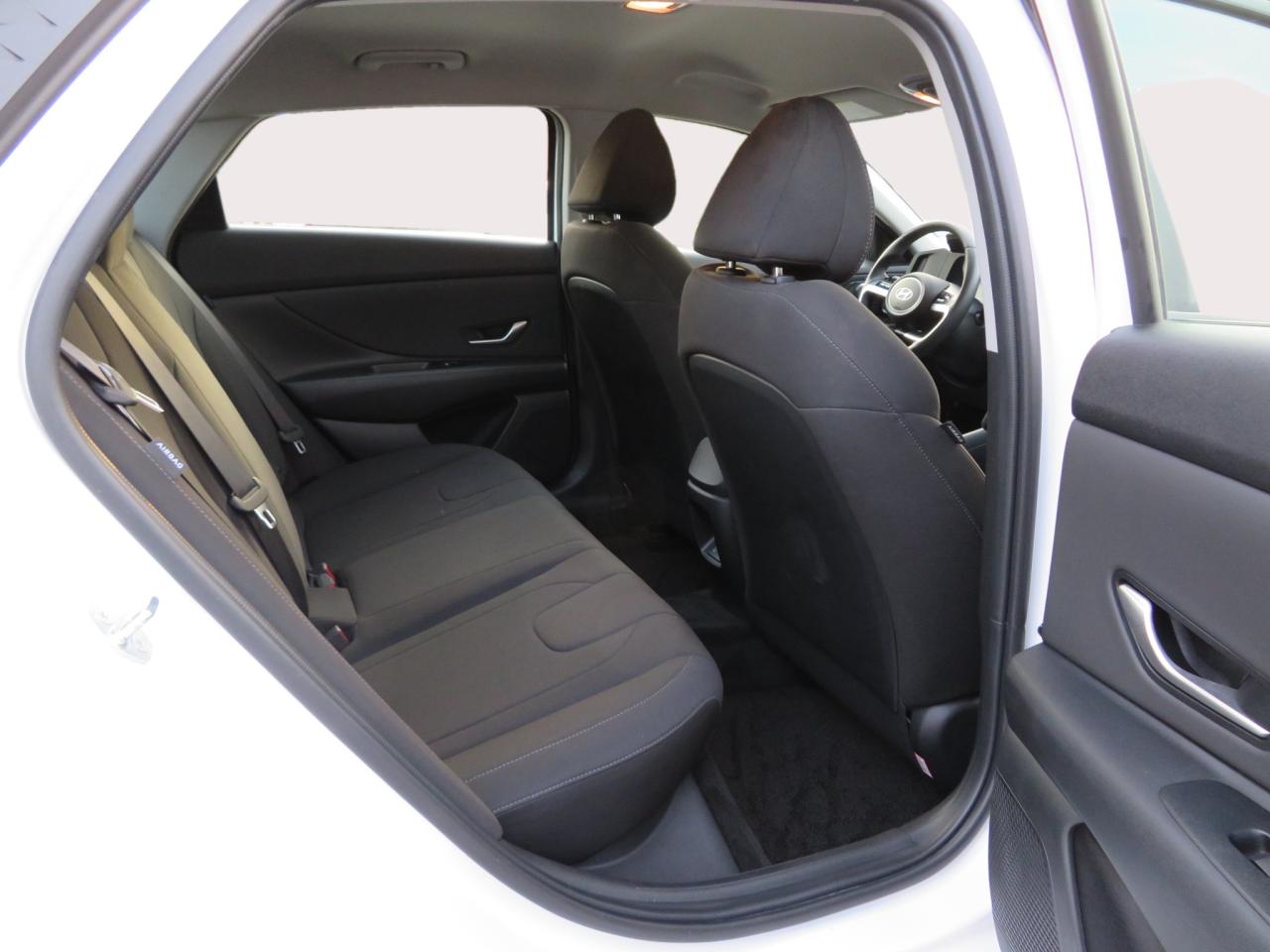 2025 Hyundai Elantra Preferred IVT Photo