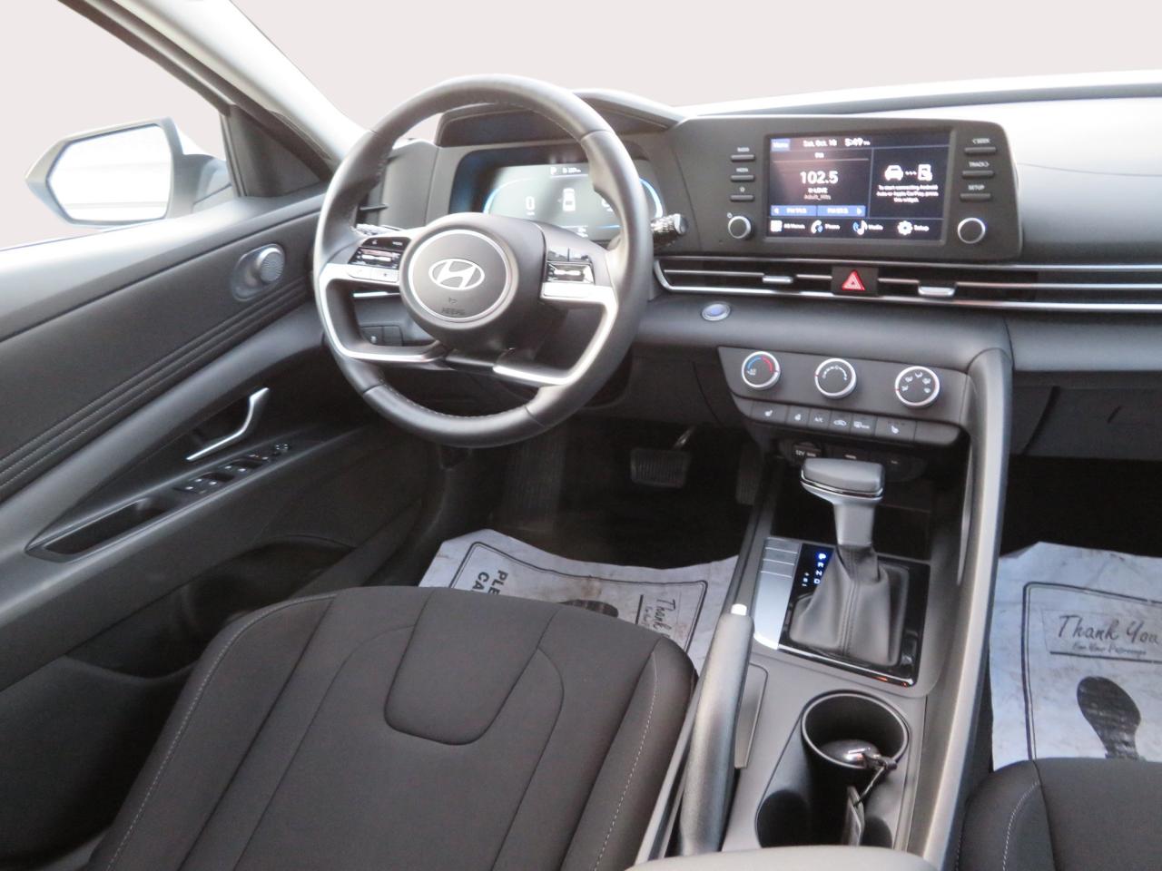 2025 Hyundai Elantra Preferred IVT Photo