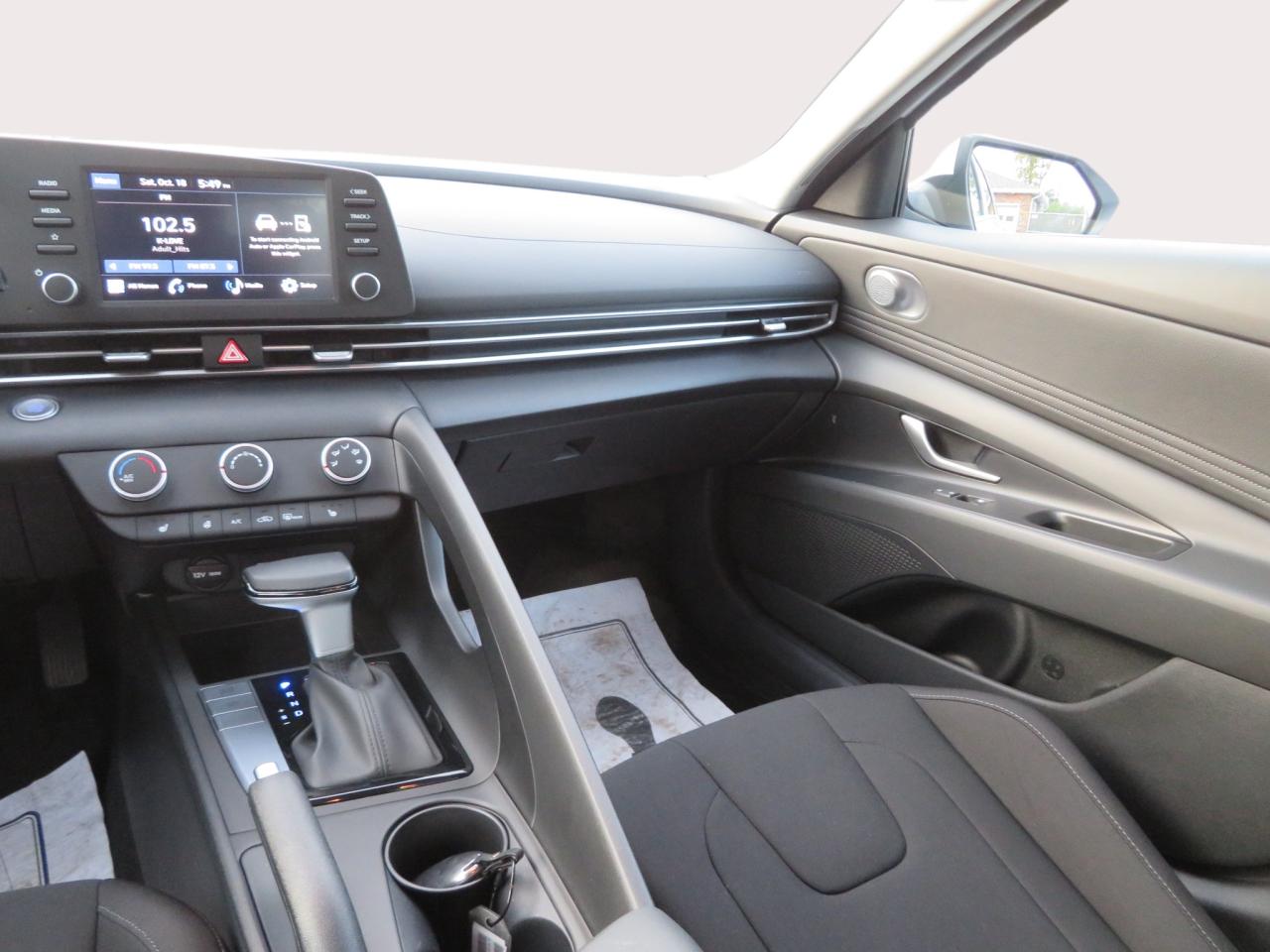 2025 Hyundai Elantra Preferred IVT Photo