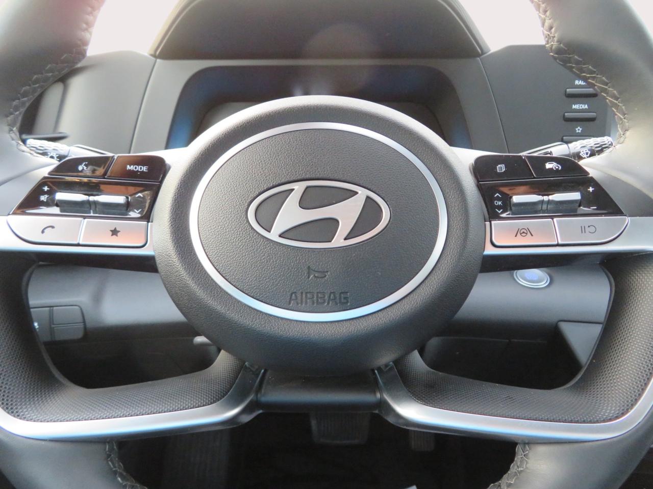 2025 Hyundai Elantra Preferred IVT Photo