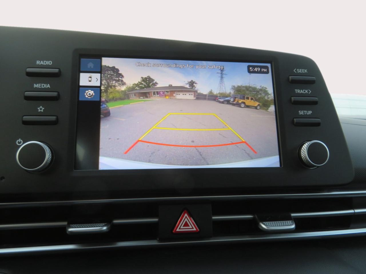 2025 Hyundai Elantra Preferred IVT Photo